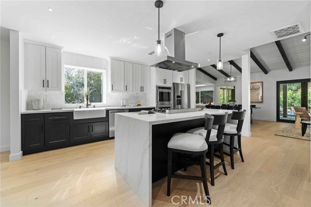 2401 Coldwater Canyon DR