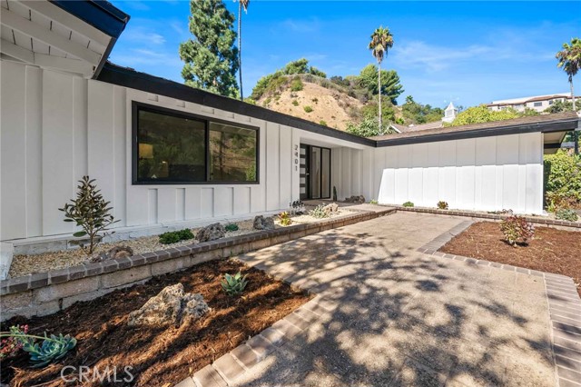 2401 Coldwater Canyon DR