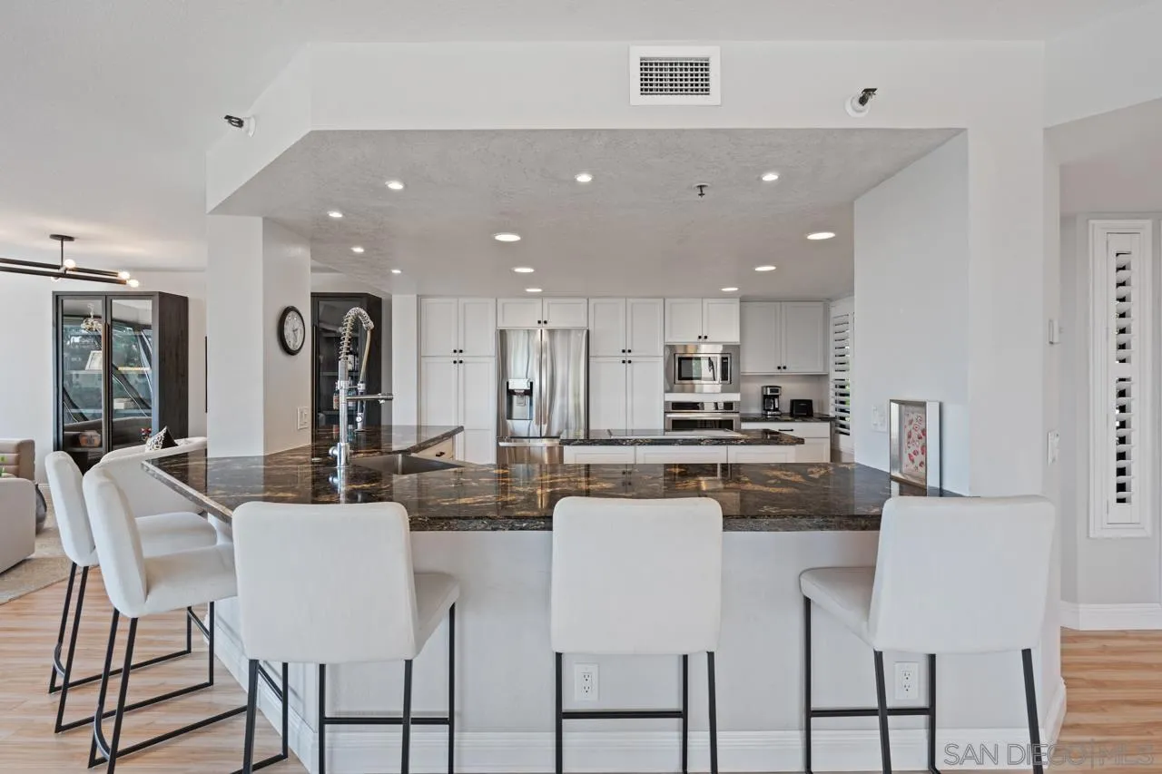 230 W Laurel St Unit 404
