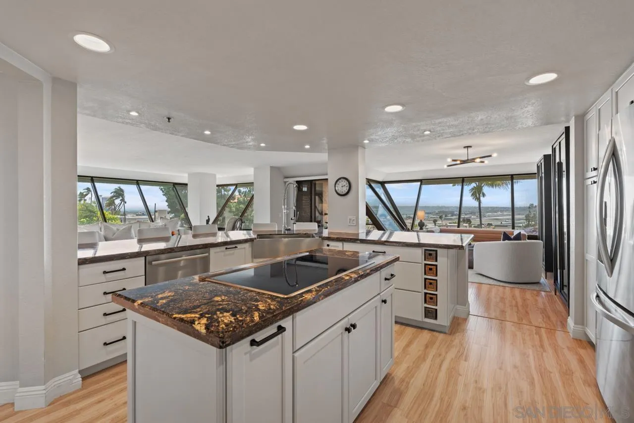 230 W Laurel St Unit 404