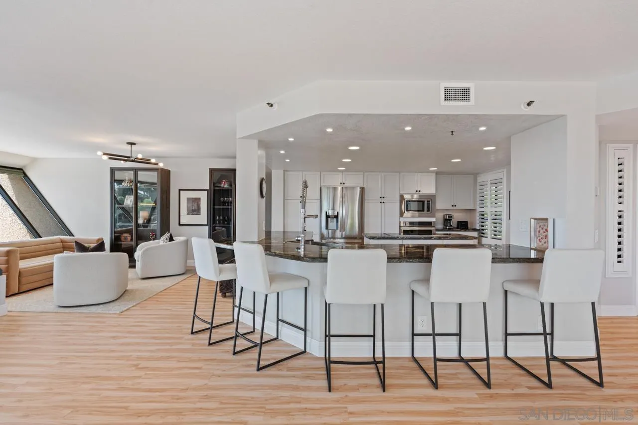 230 W Laurel St Unit 404