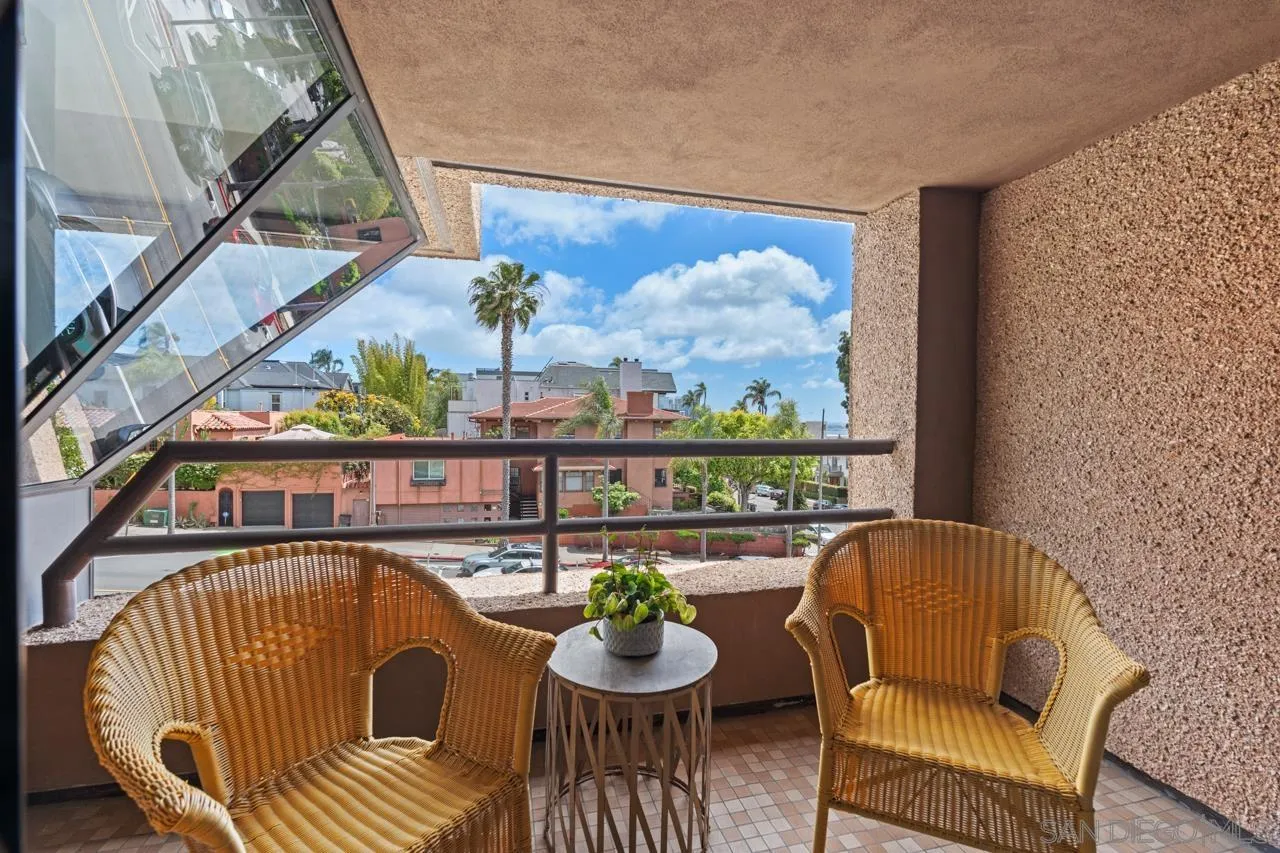 230 W Laurel St Unit 404