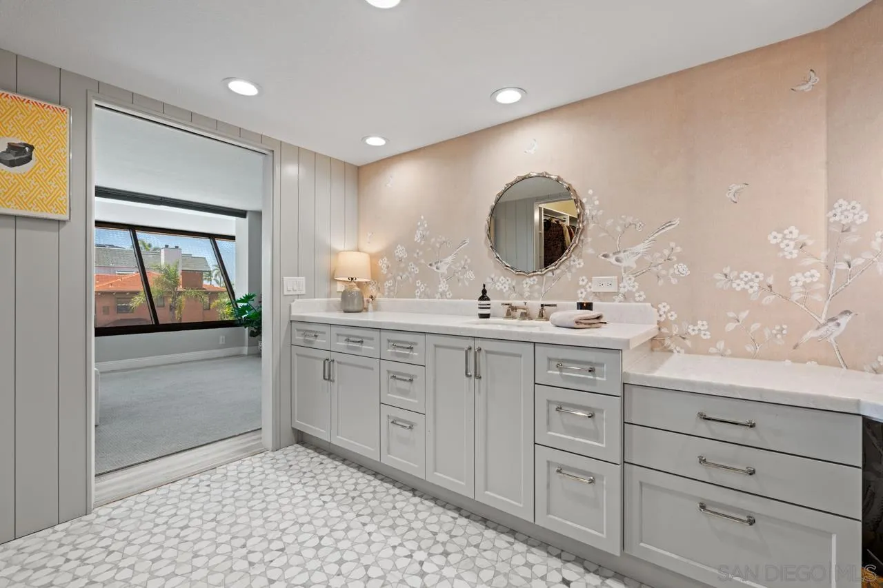 230 W Laurel St Unit 404