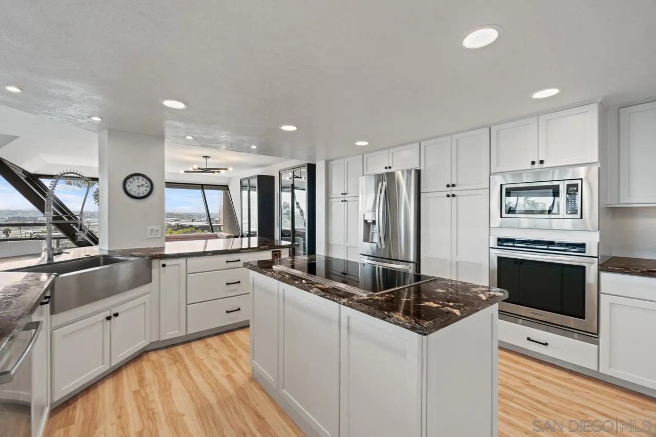 230 W Laurel St Unit 404
