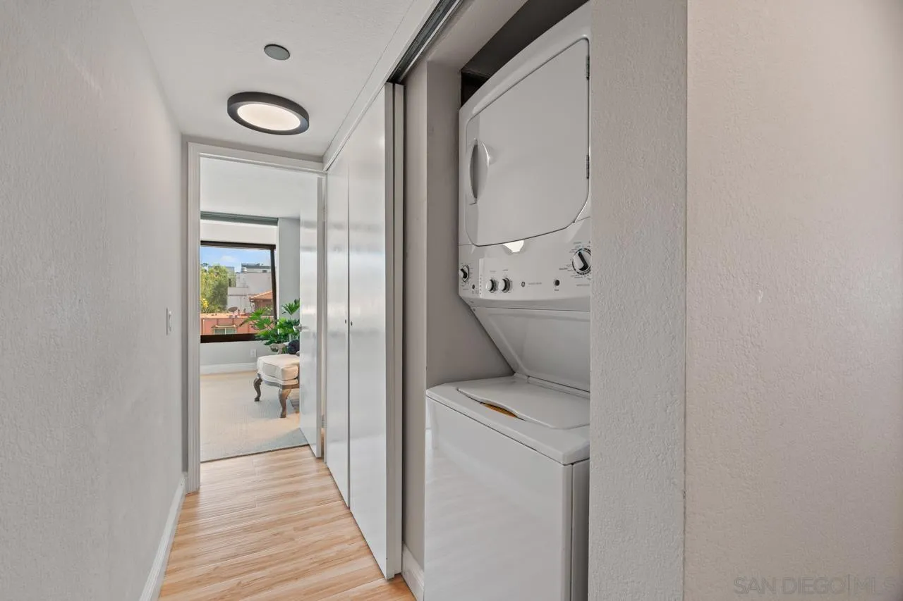 230 W Laurel St Unit 404