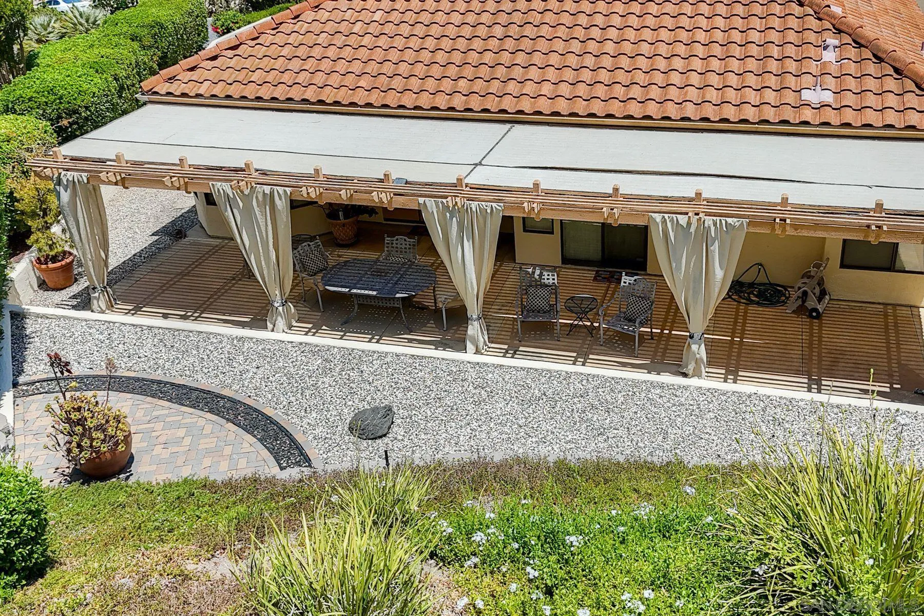 16078 Avenida Aveiro