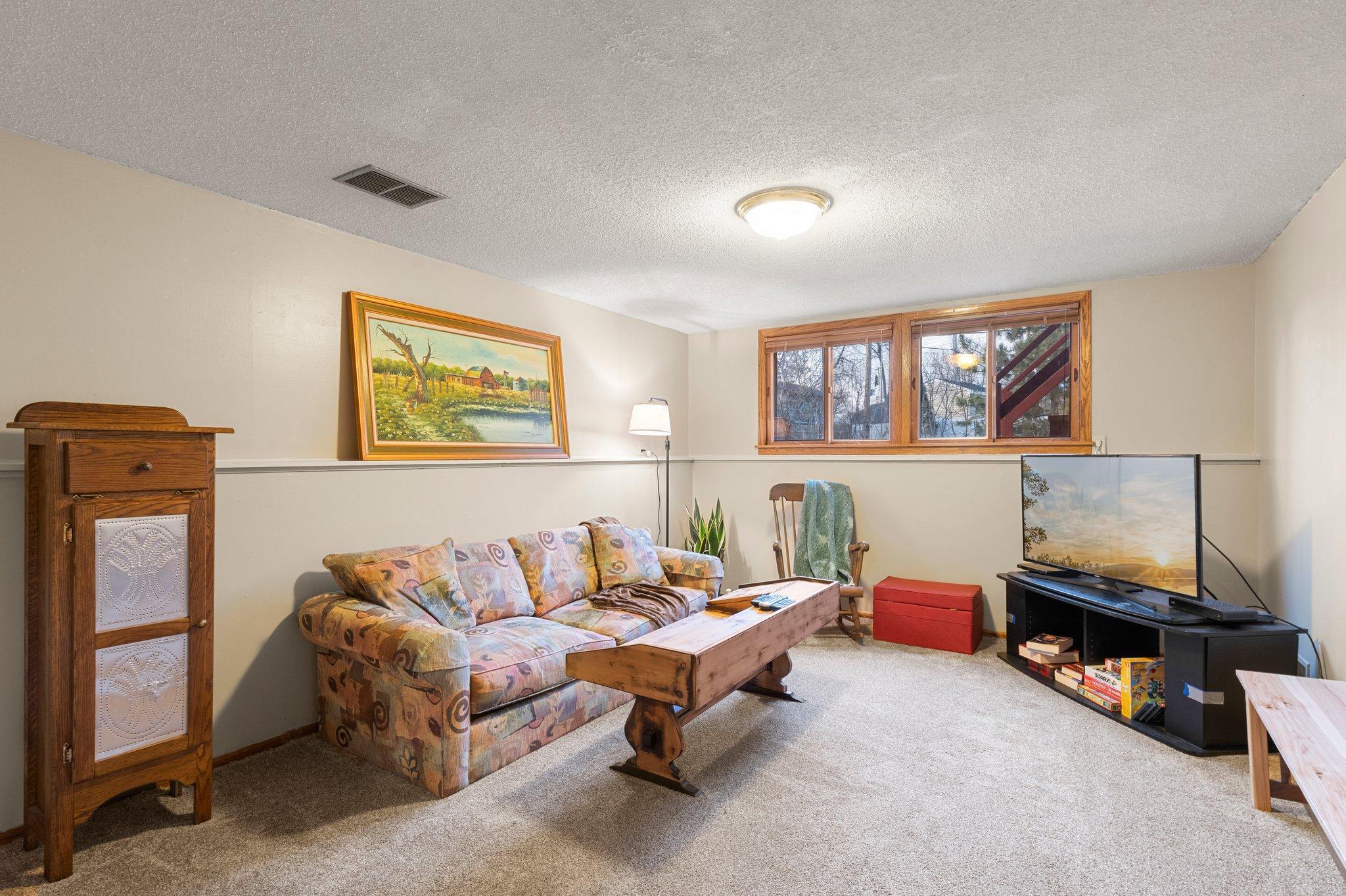1075 Lowell Drive
