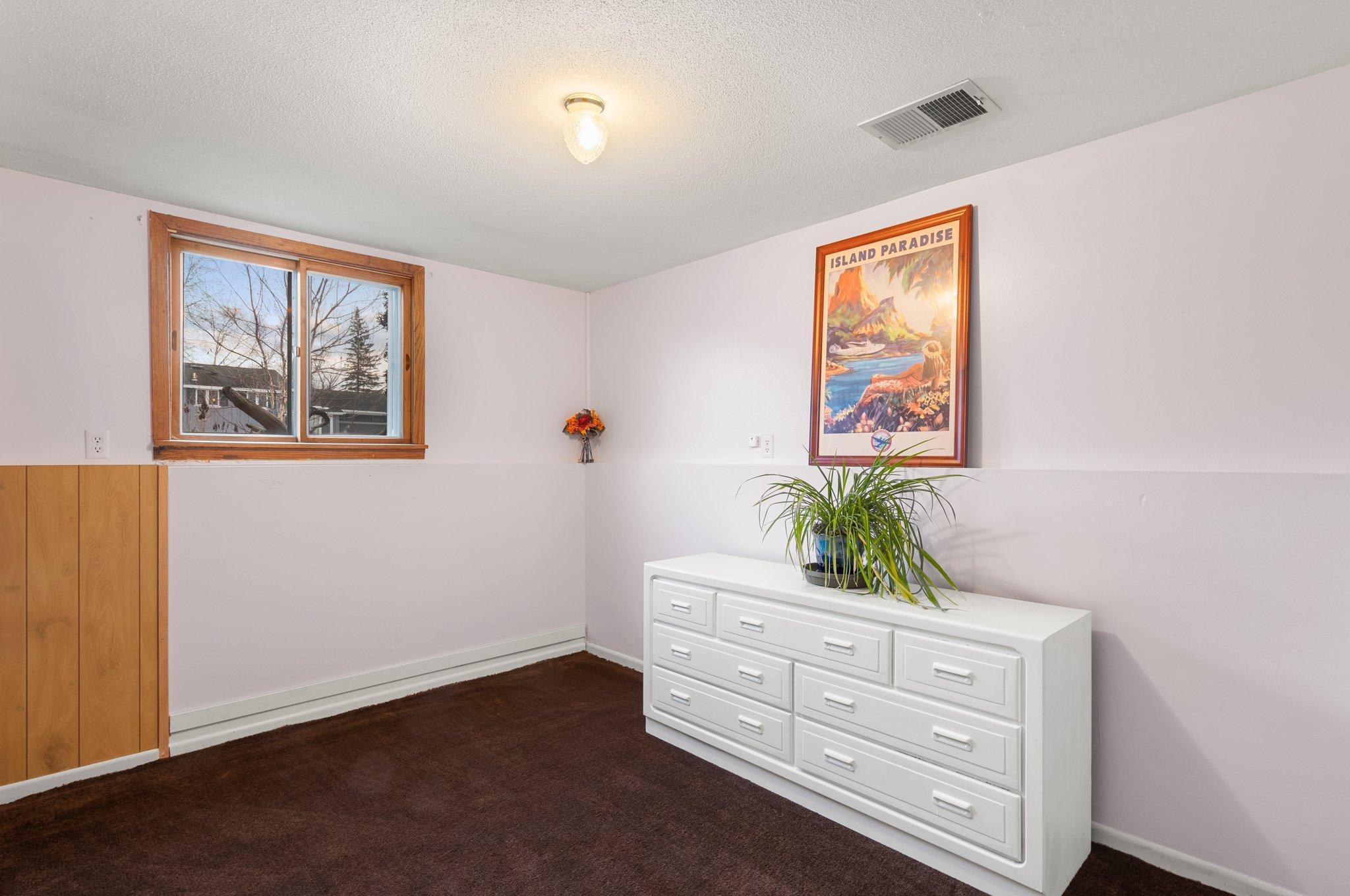 1075 Lowell Drive