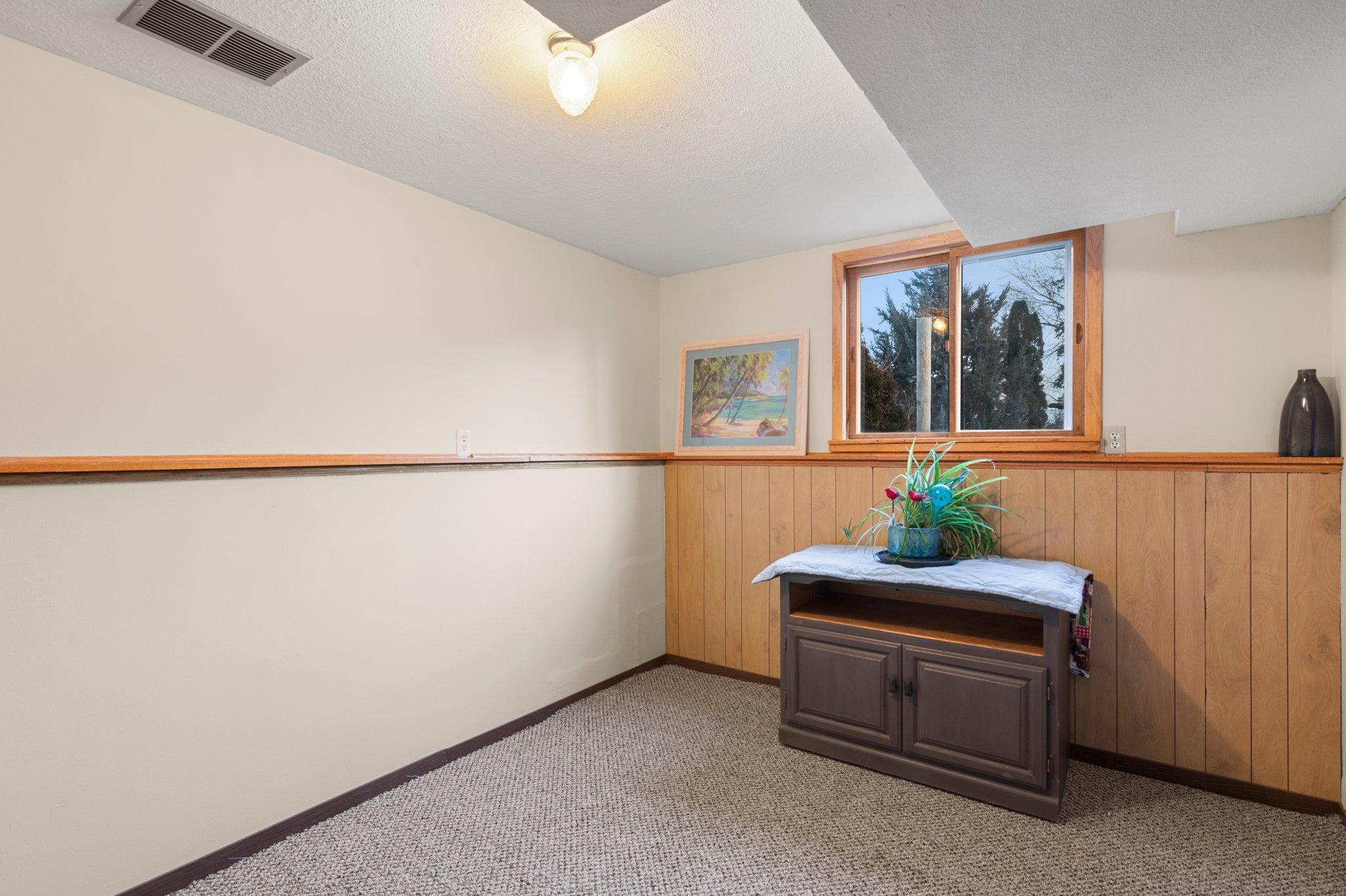 1075 Lowell Drive