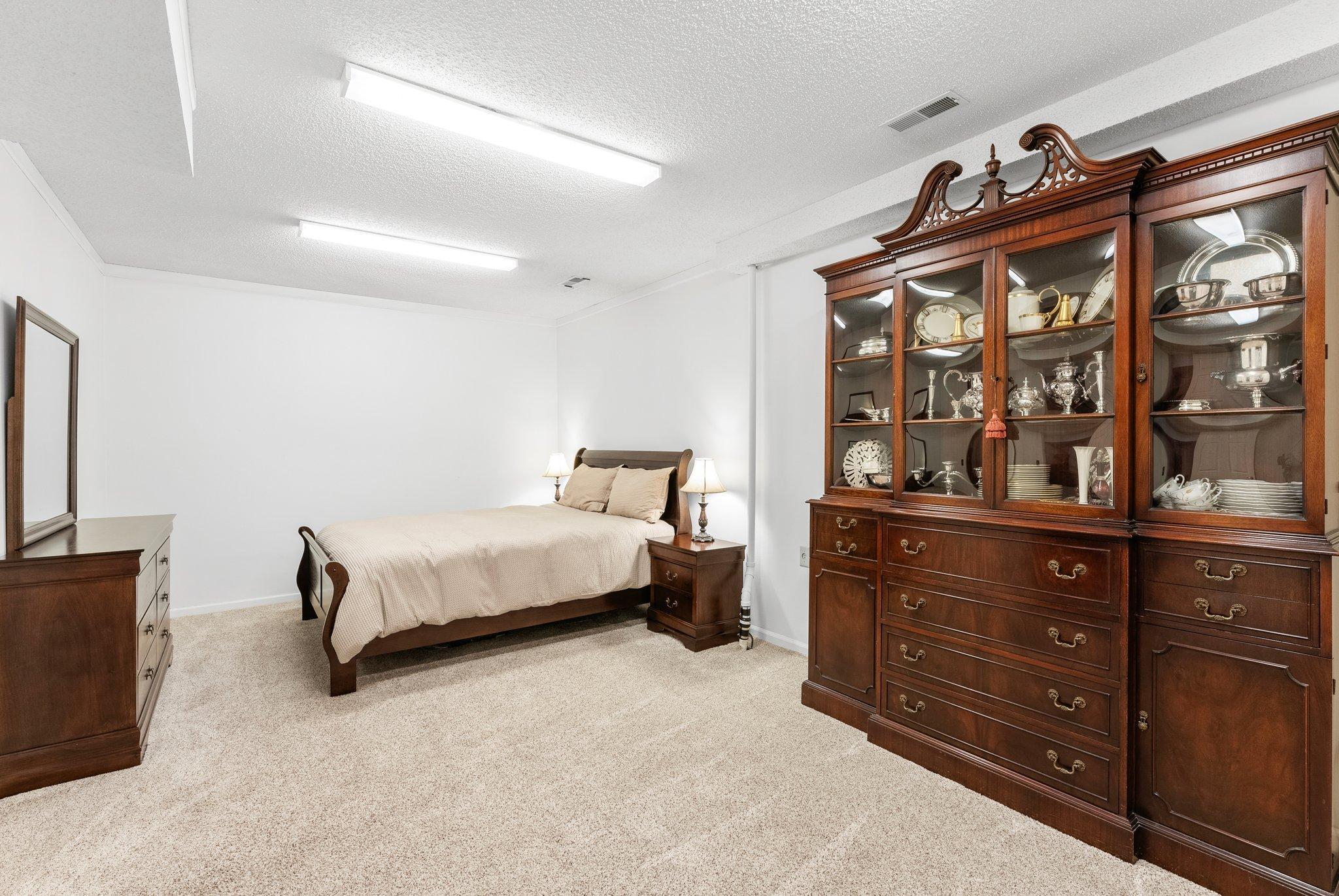 4977 Forest Glen Court