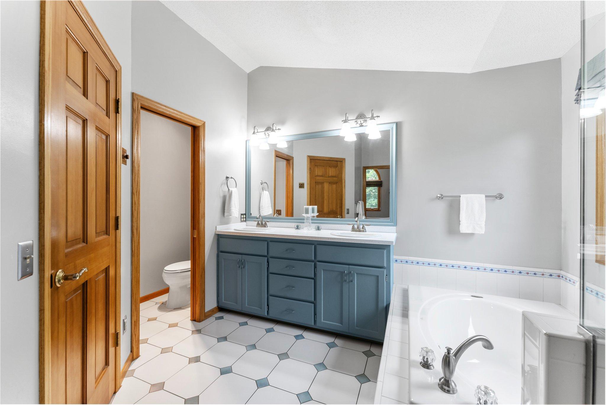 4977 Forest Glen Court