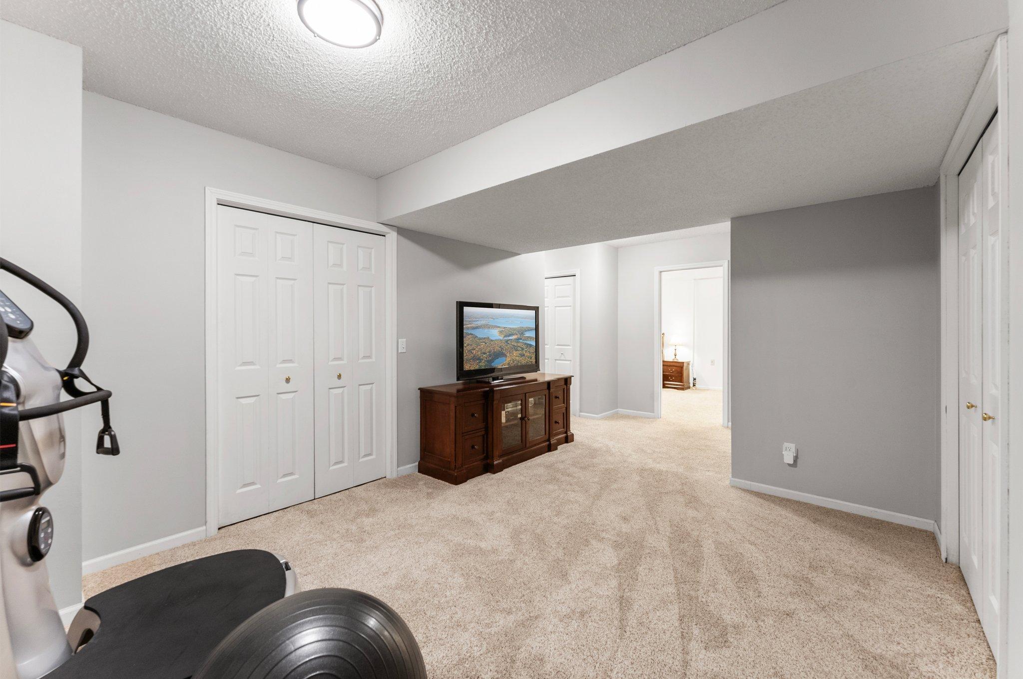 4977 Forest Glen Court