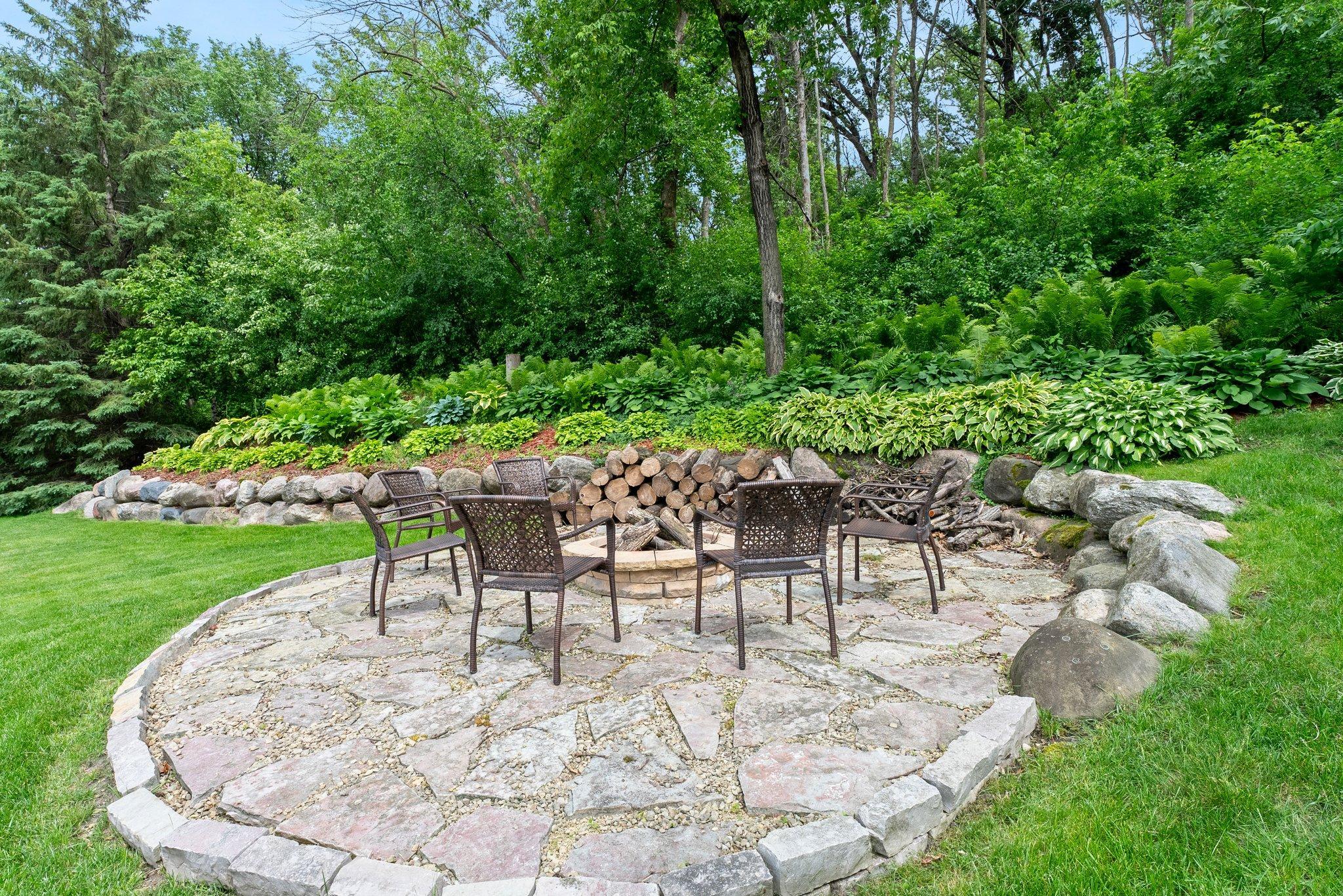 4977 Forest Glen Court