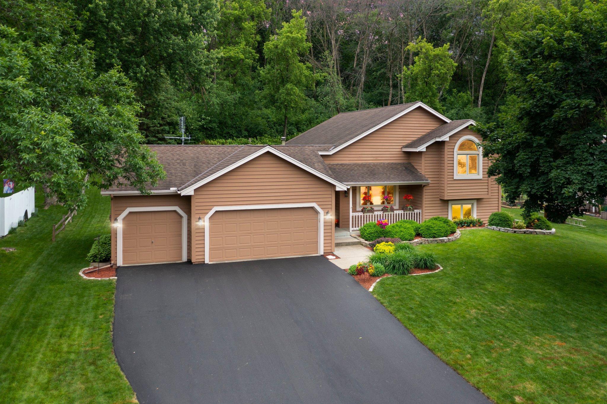 4977 Forest Glen Court