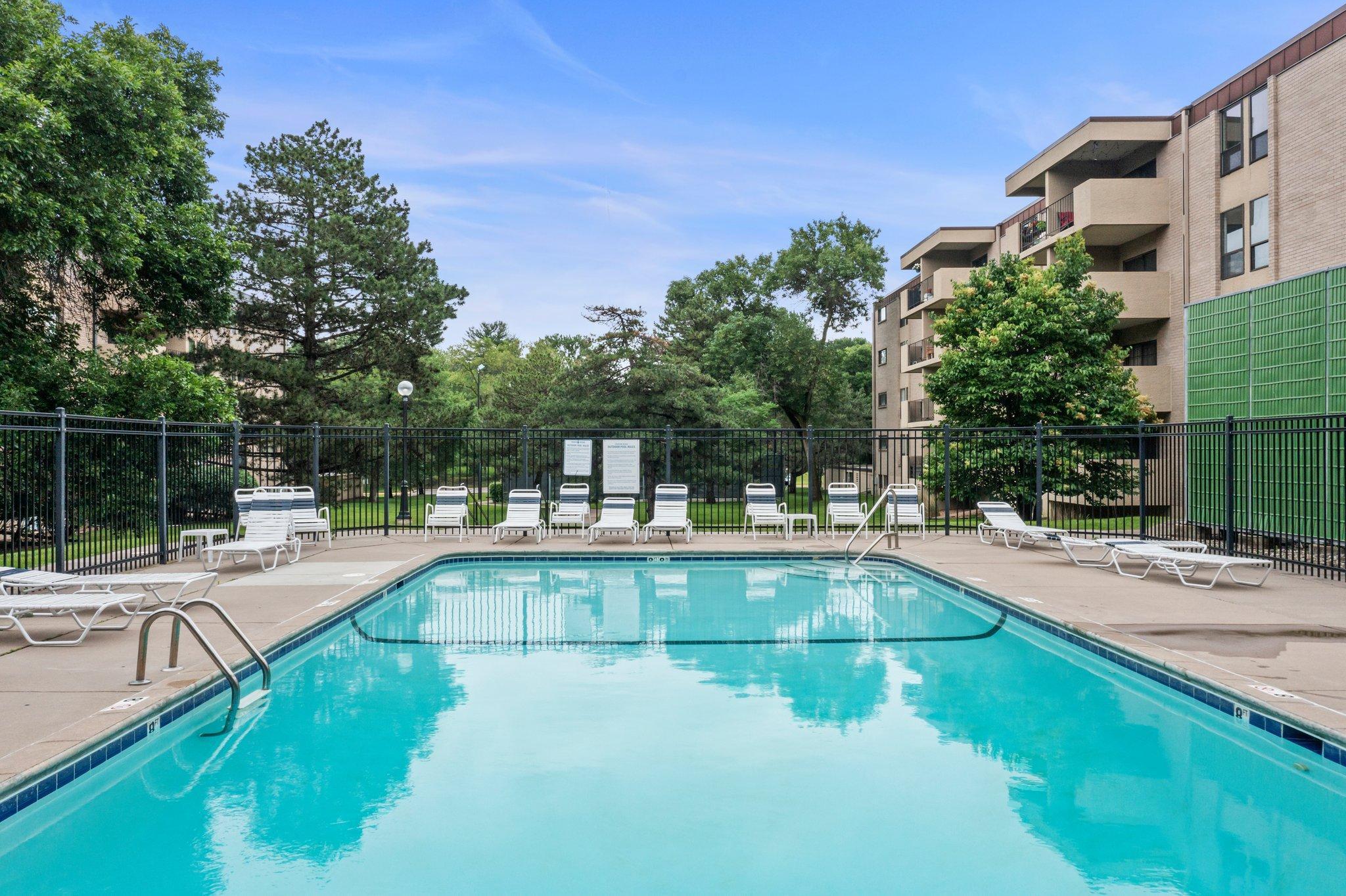 6710 Vernon Avenue S Unit: 219