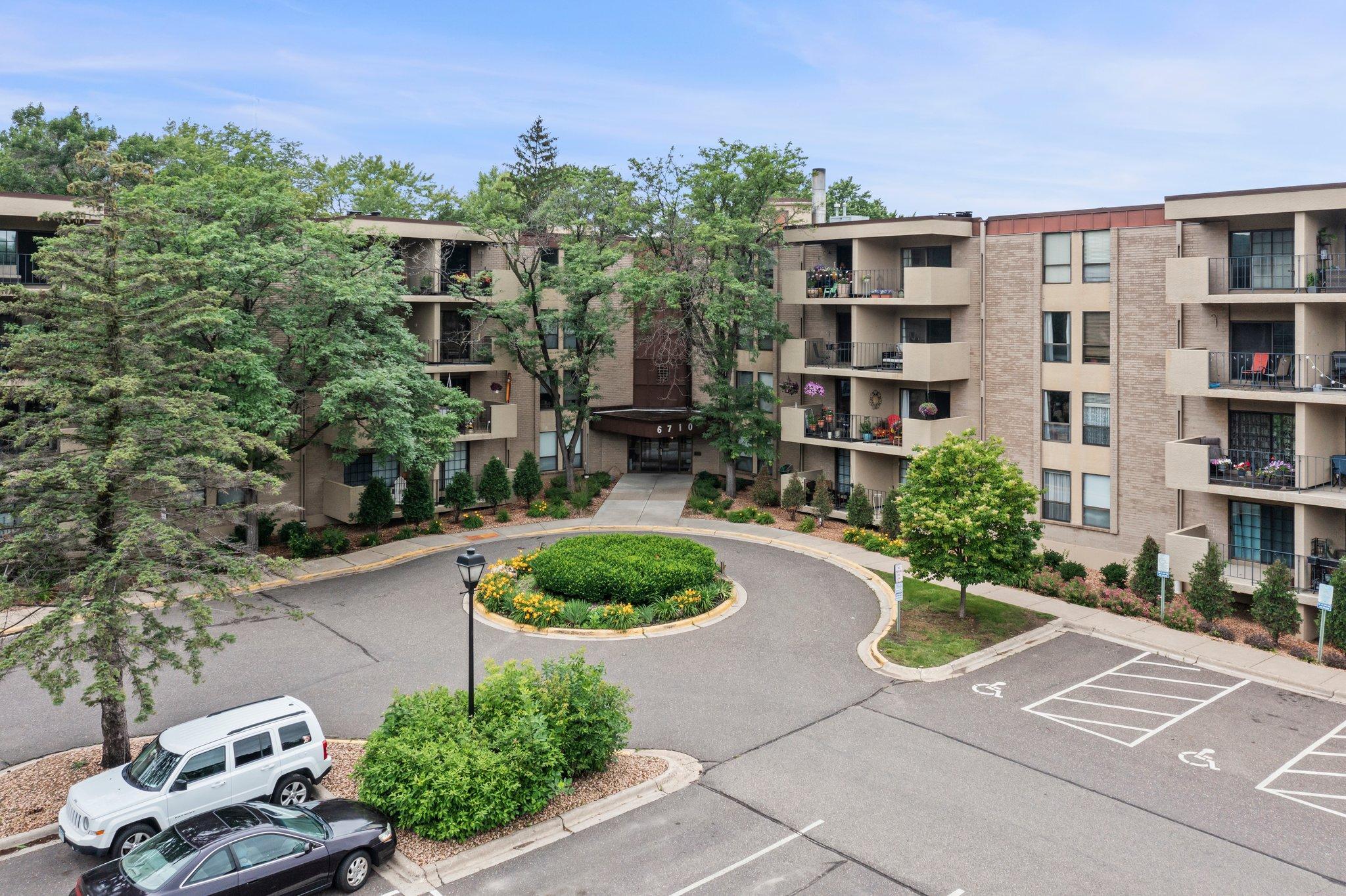 6710 Vernon Avenue S Unit: 219