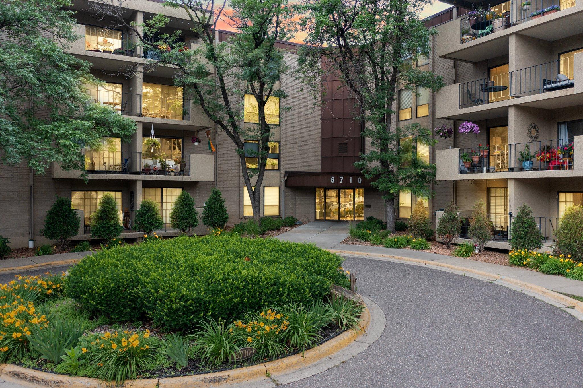 6710 Vernon Avenue S Unit: 219
