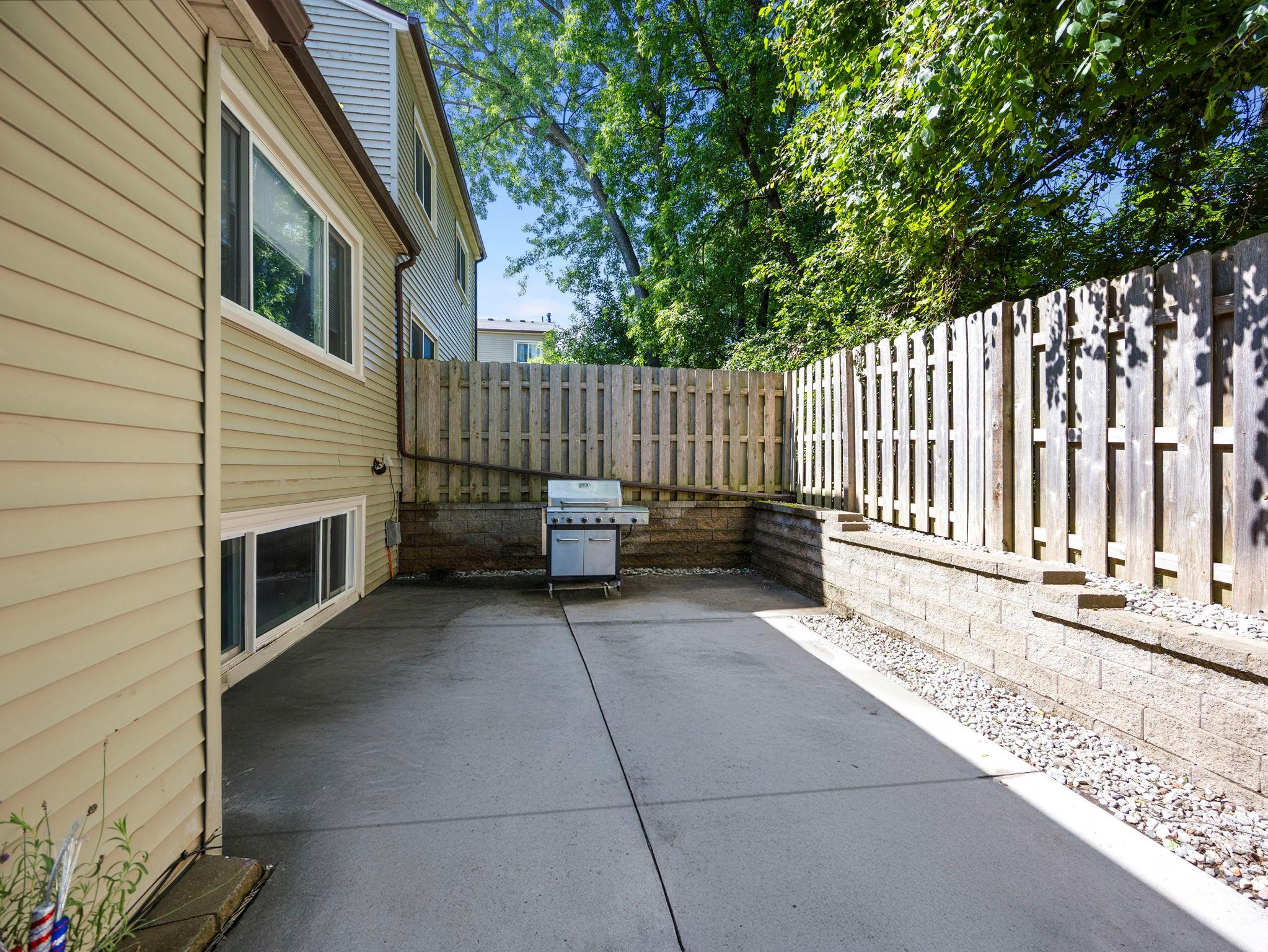 1544 Greenwood Court N