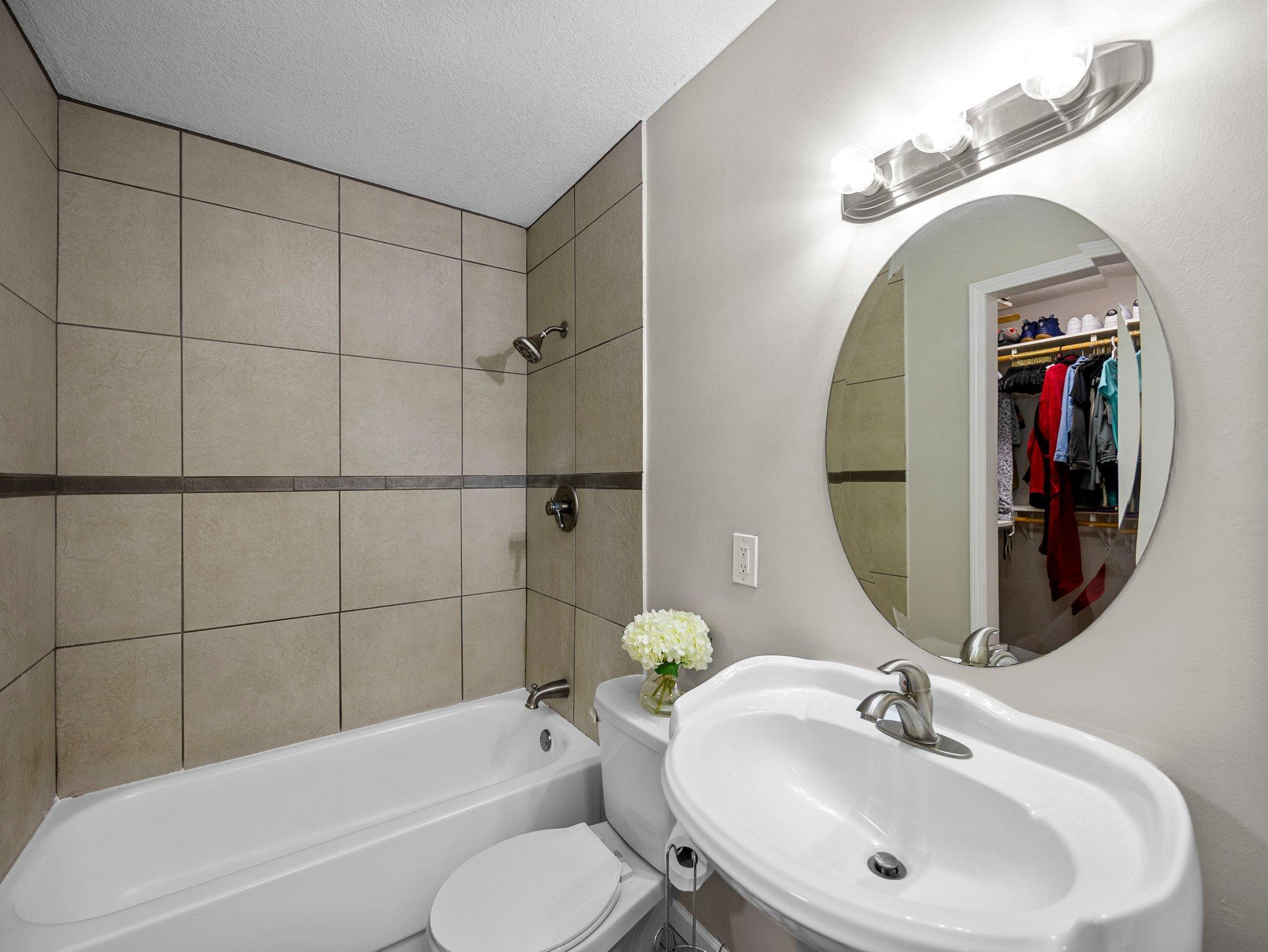 1544 Greenwood Court N