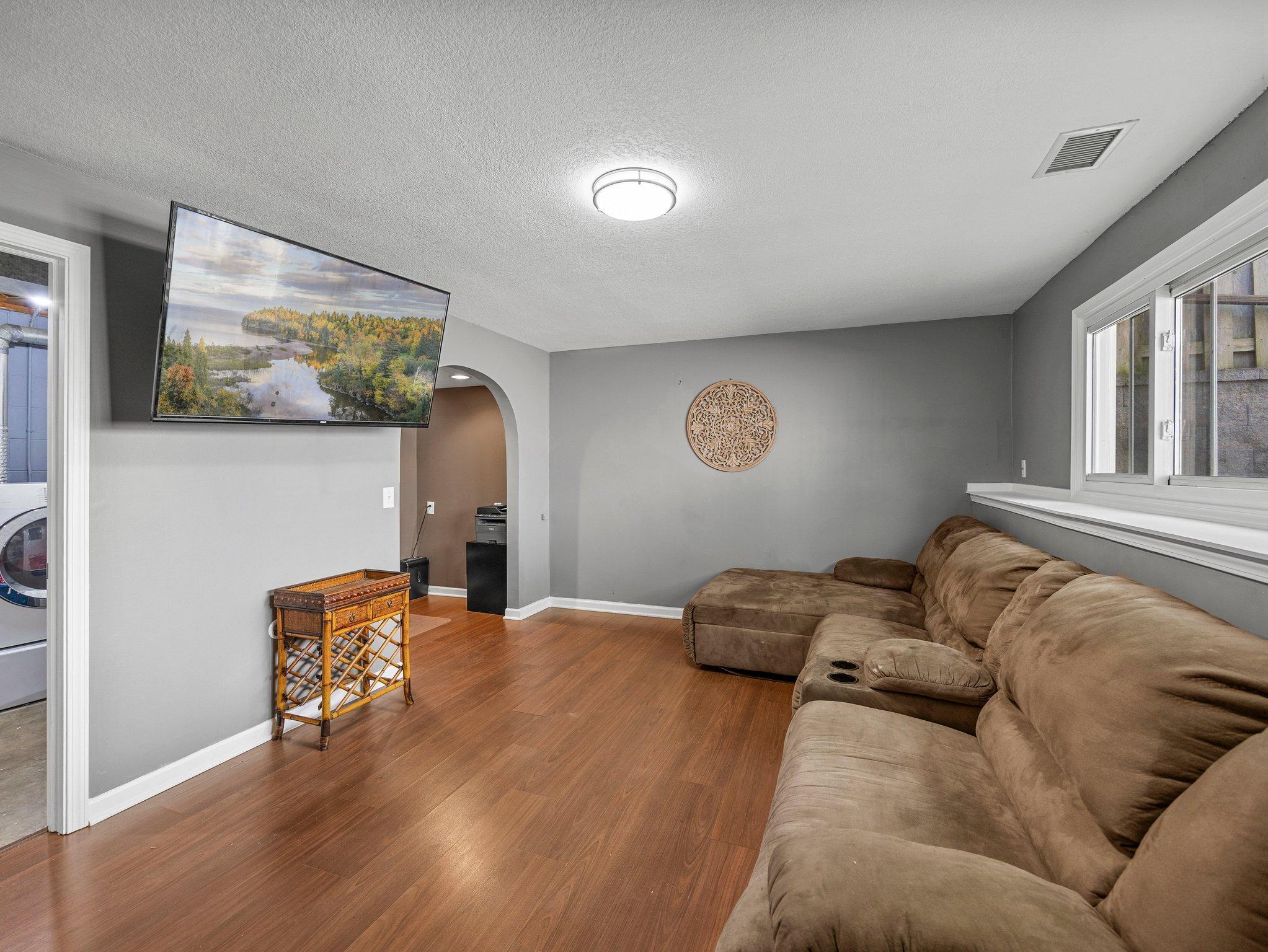 1544 Greenwood Court N