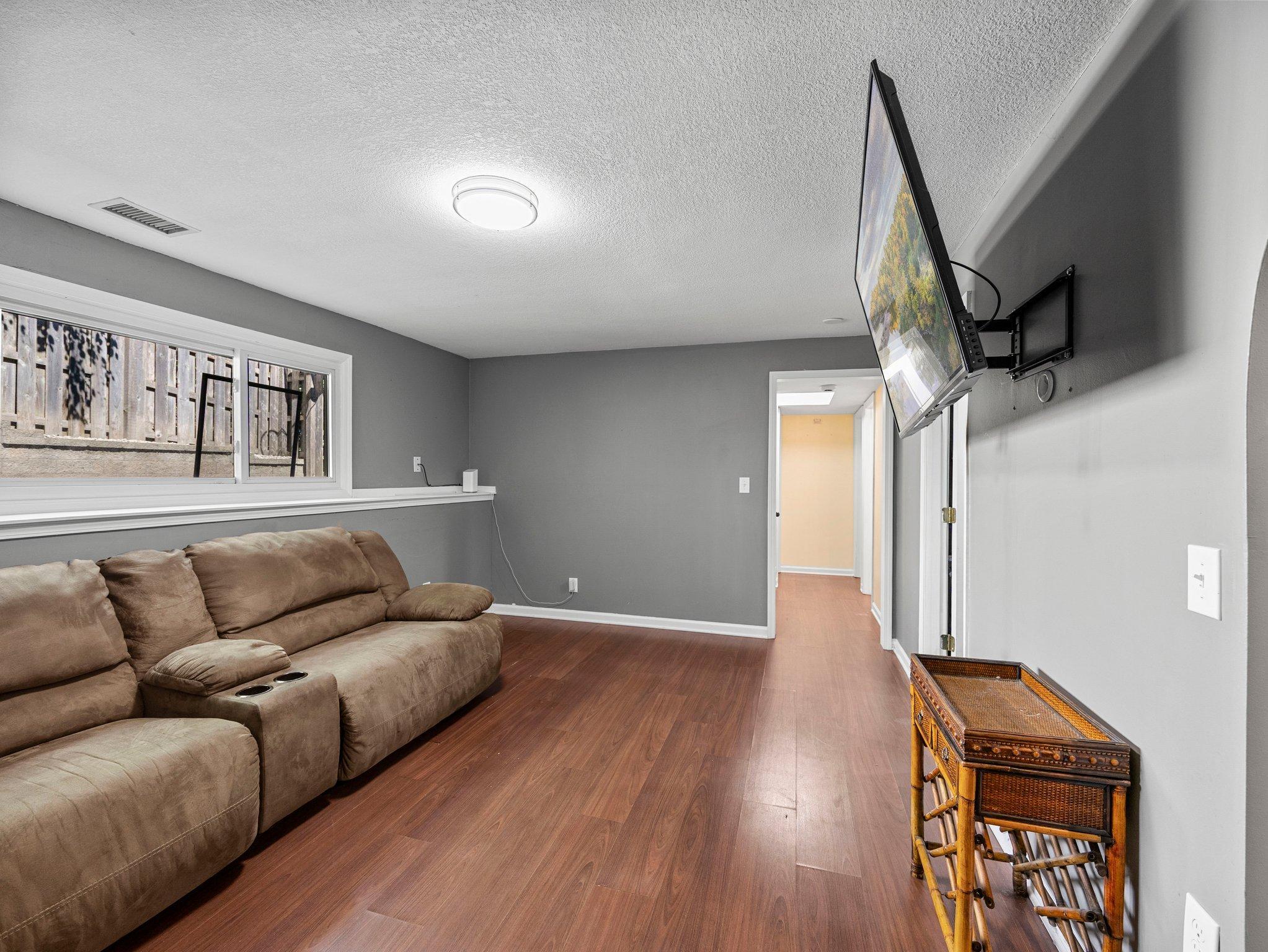 1544 Greenwood Court N