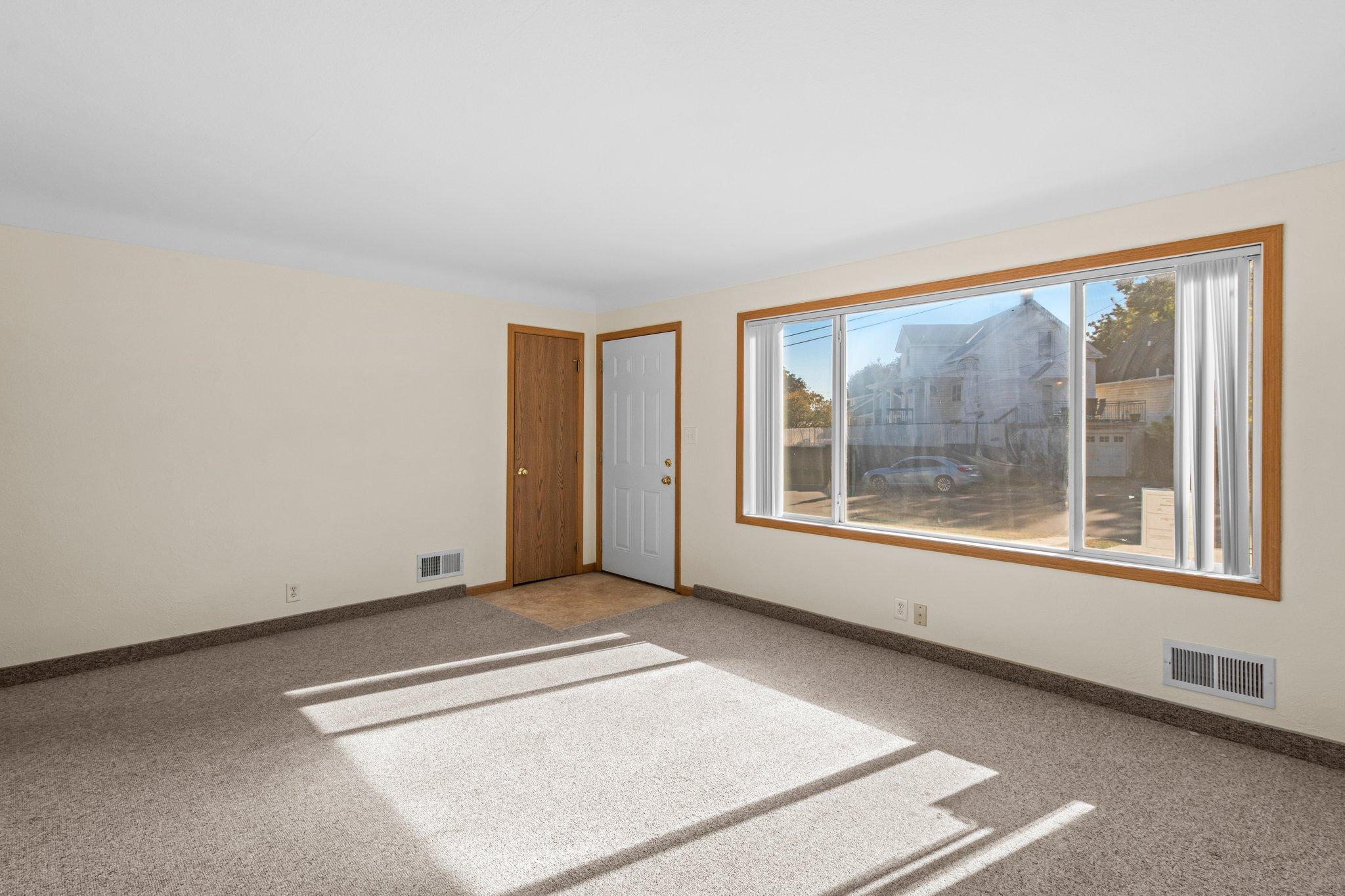 315 Hurley Street W
