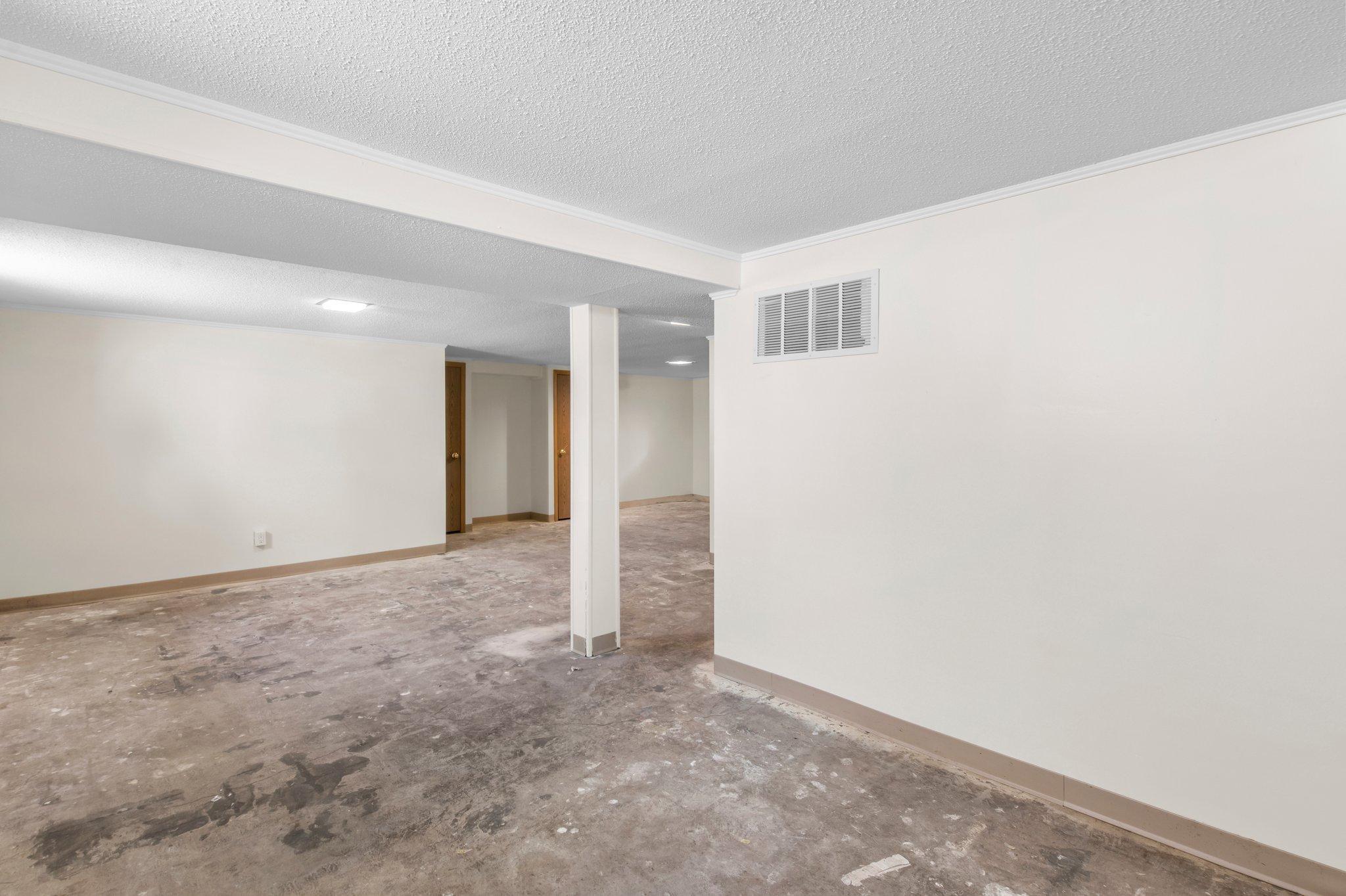 315 Hurley Street W