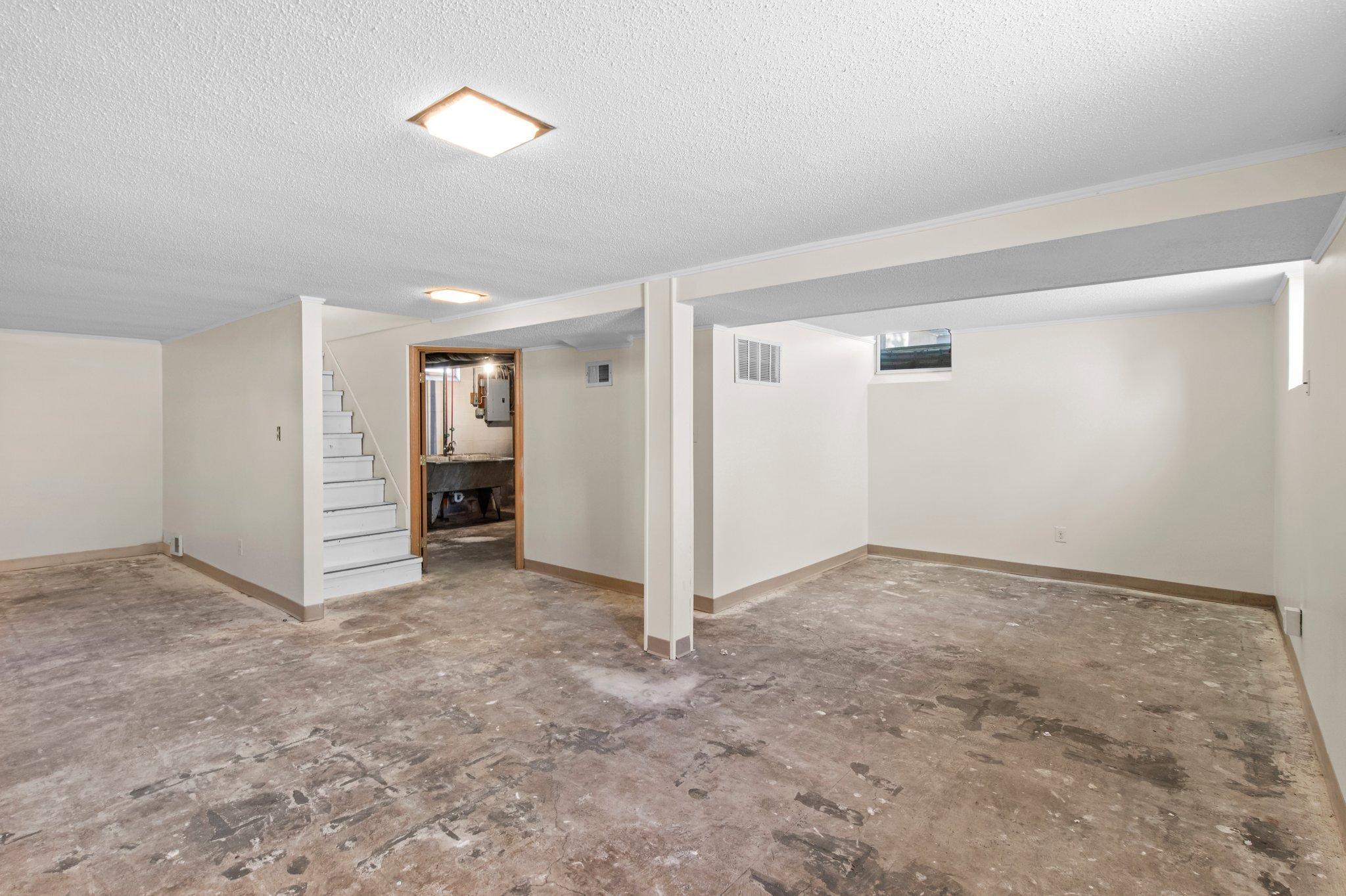 315 Hurley Street W