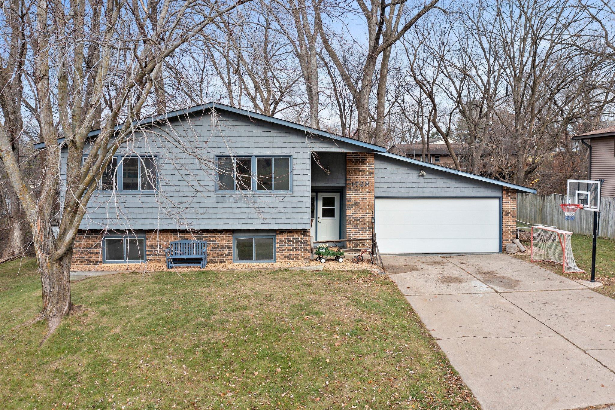 1728 Woodland Drive