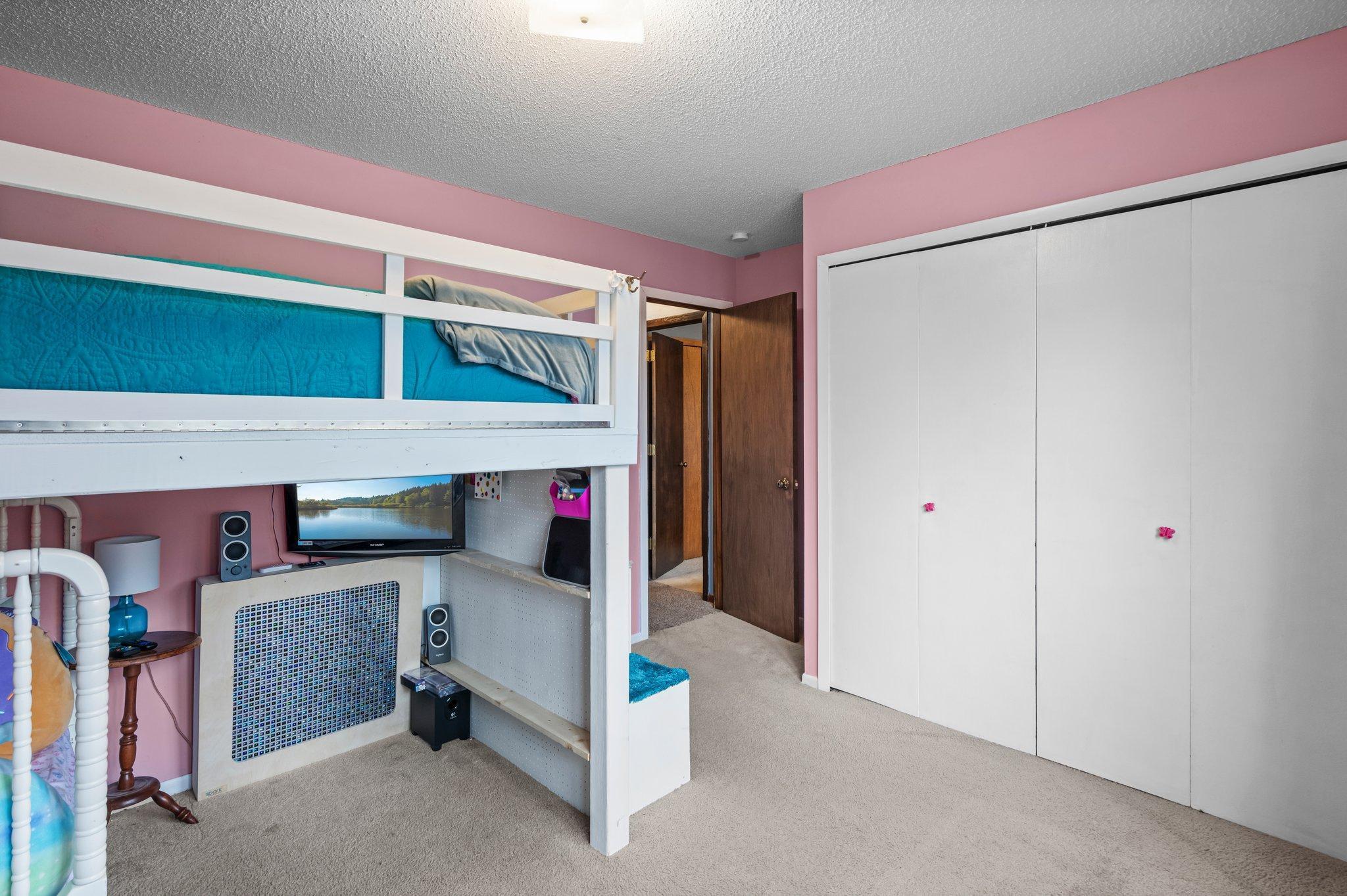 1728 Woodland Drive