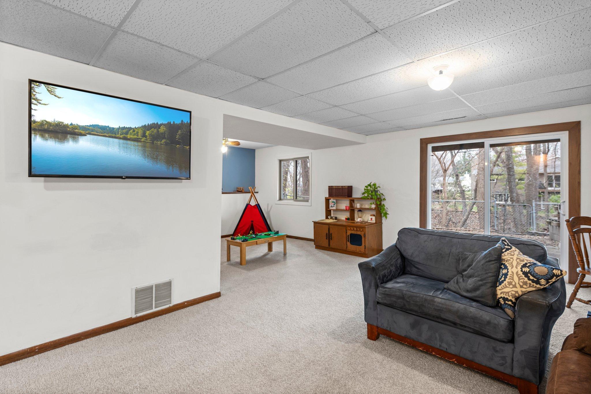 1728 Woodland Drive
