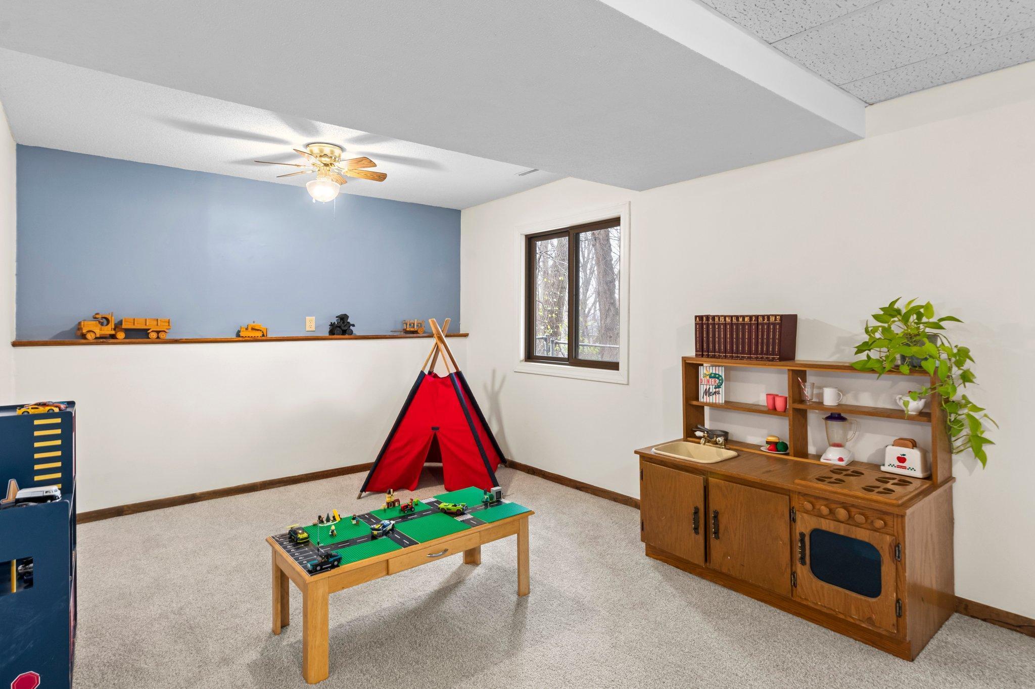 1728 Woodland Drive