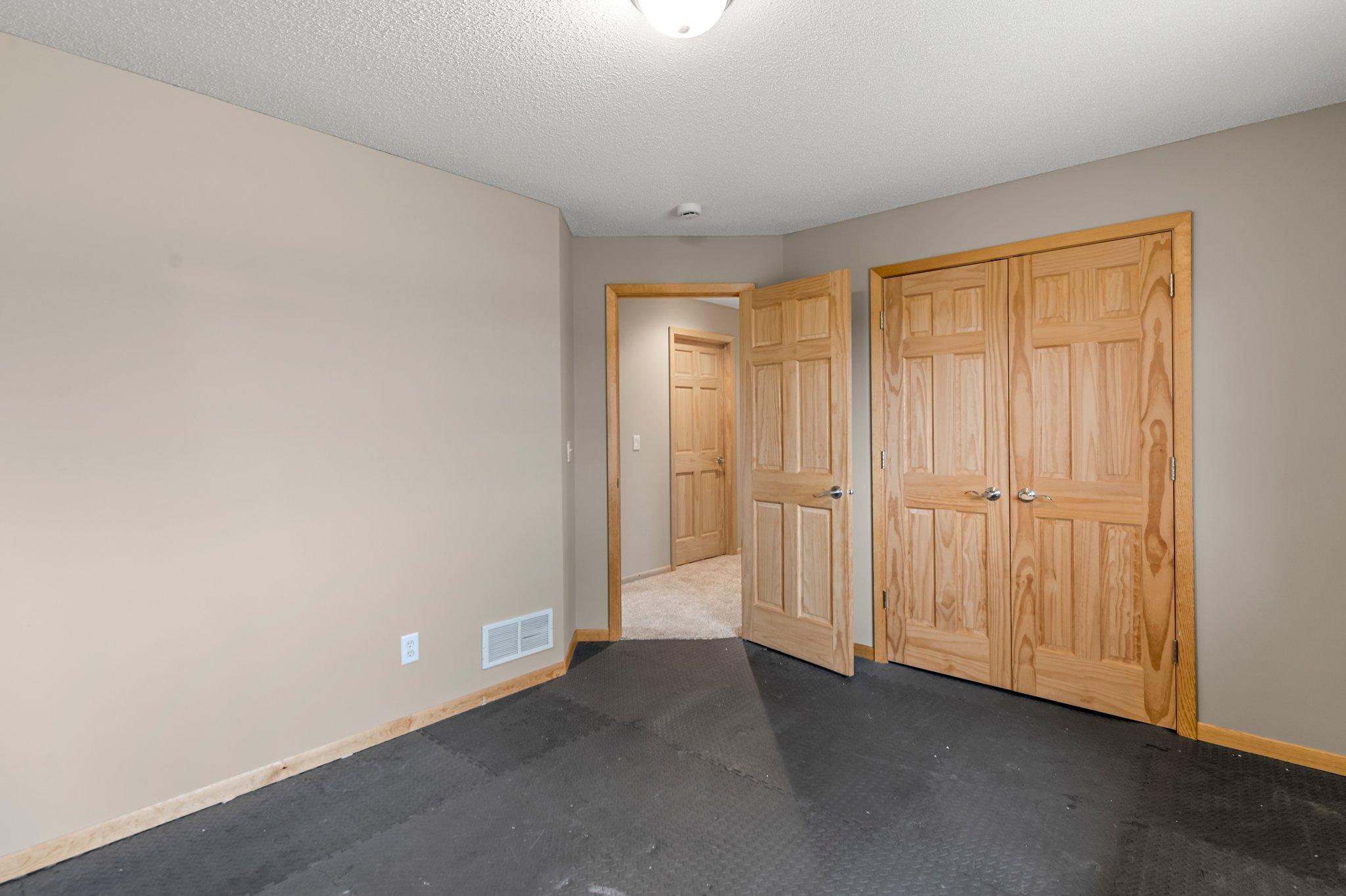 2204 Greenbriar Court
