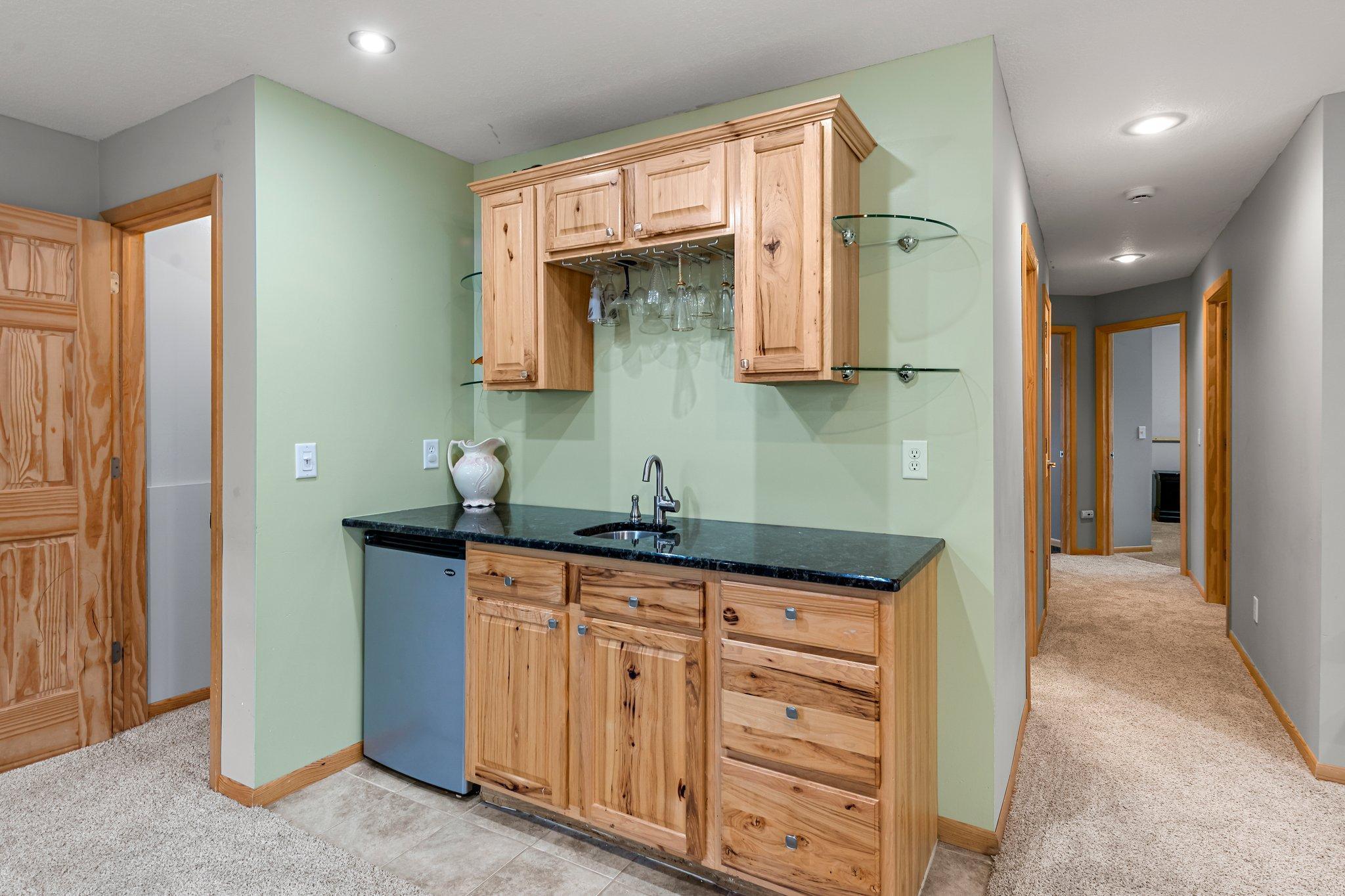 2204 Greenbriar Court