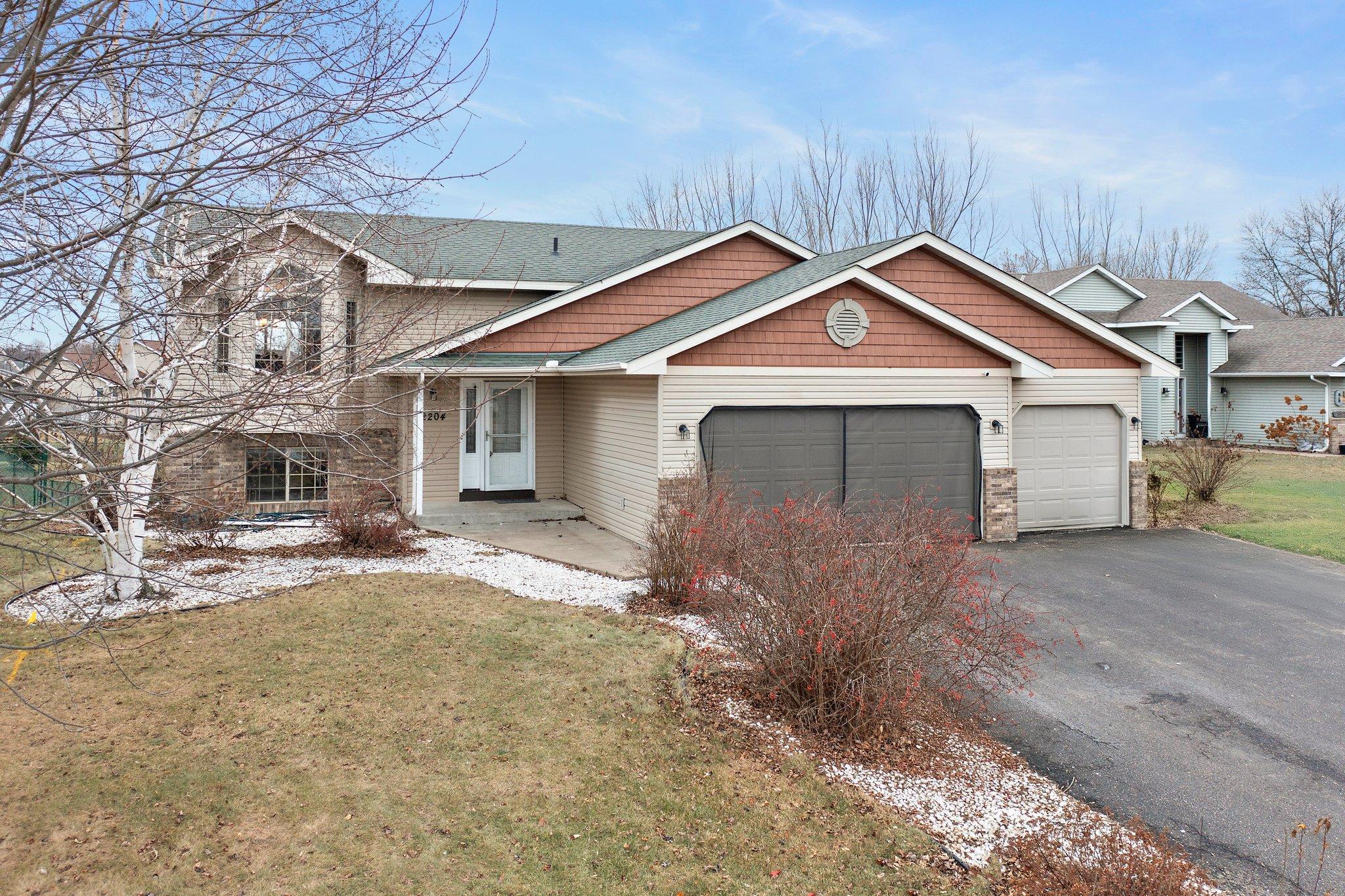 2204 Greenbriar Court
