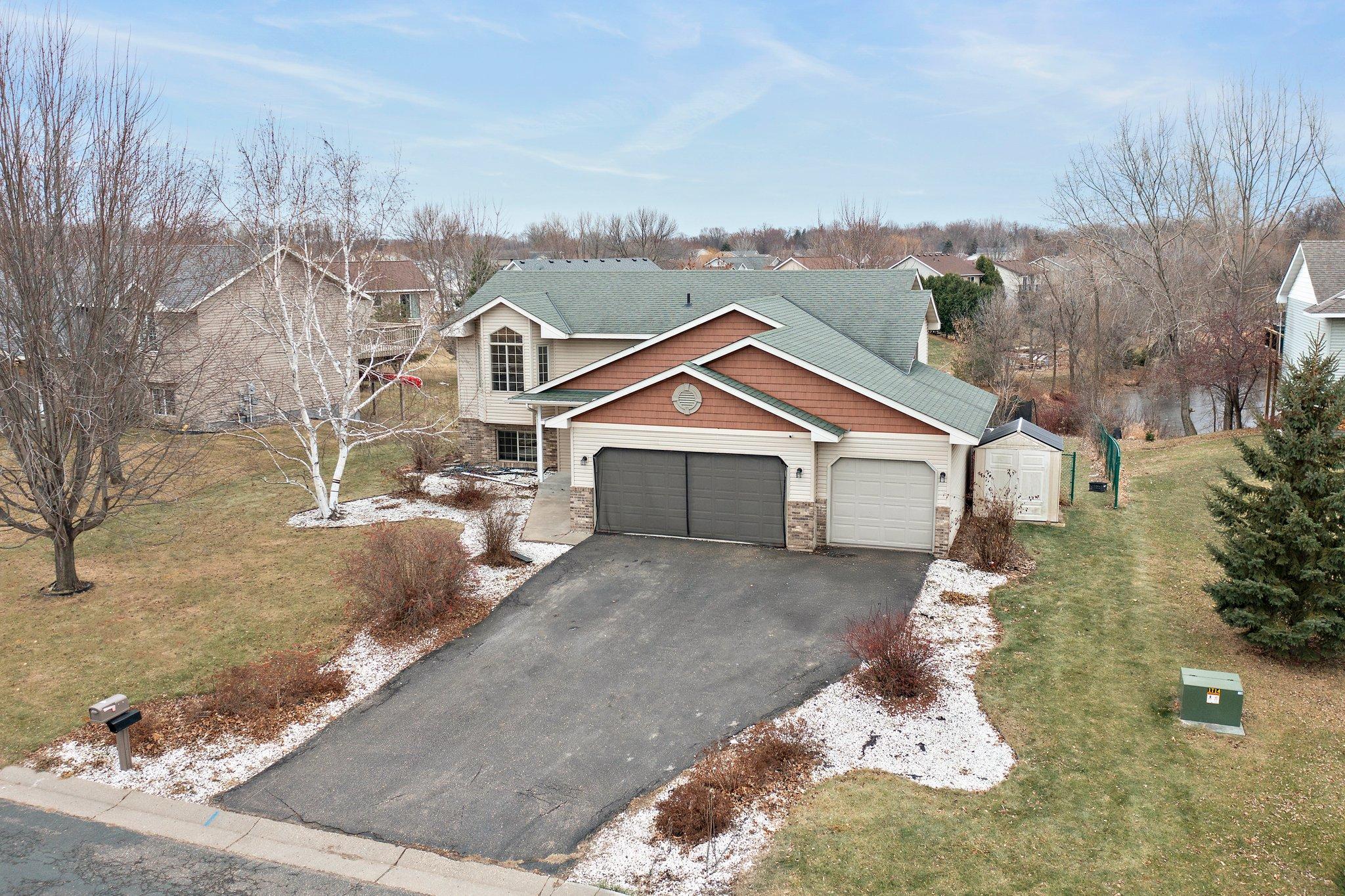 2204 Greenbriar Court