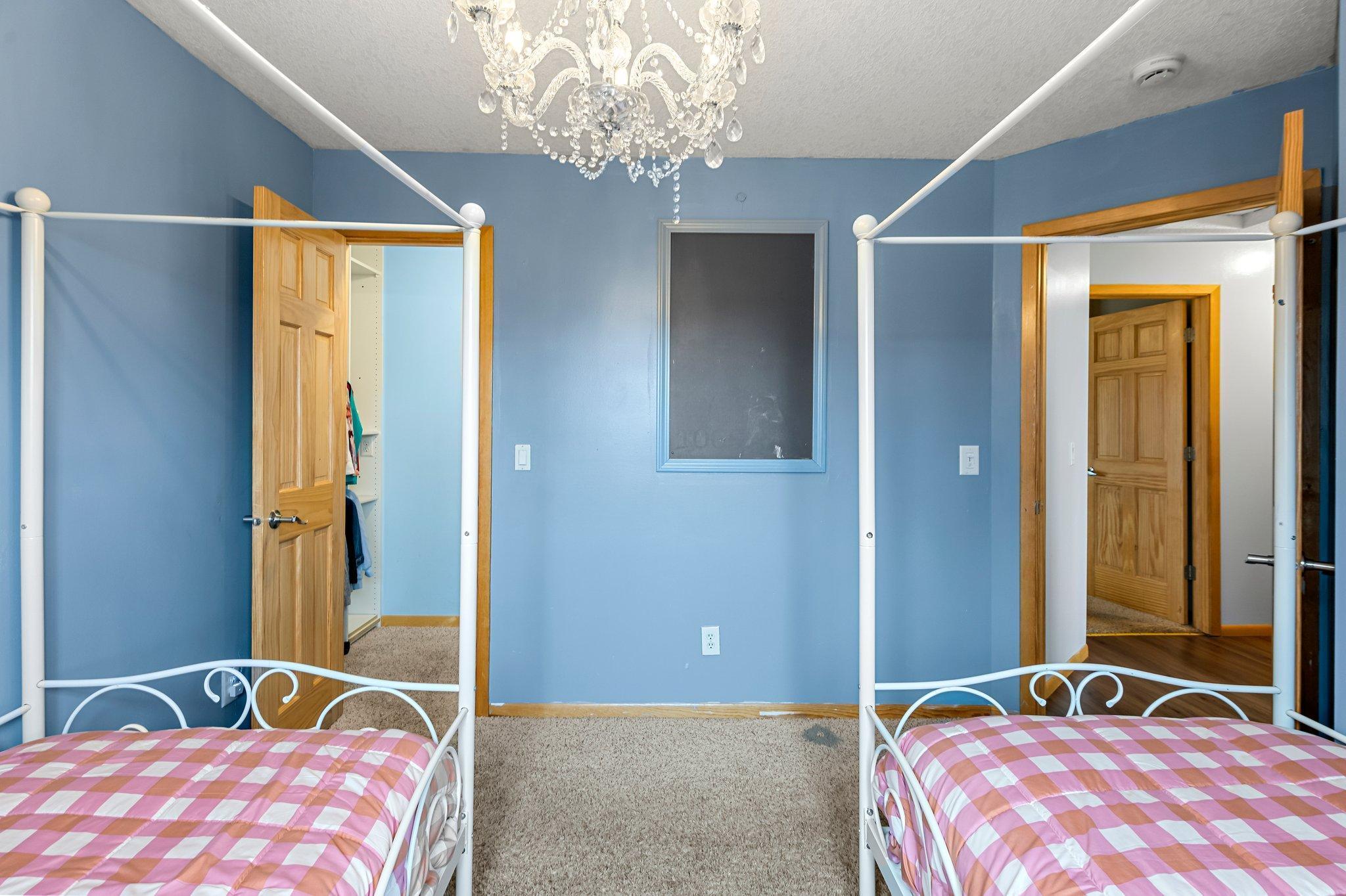 2204 Greenbriar Court
