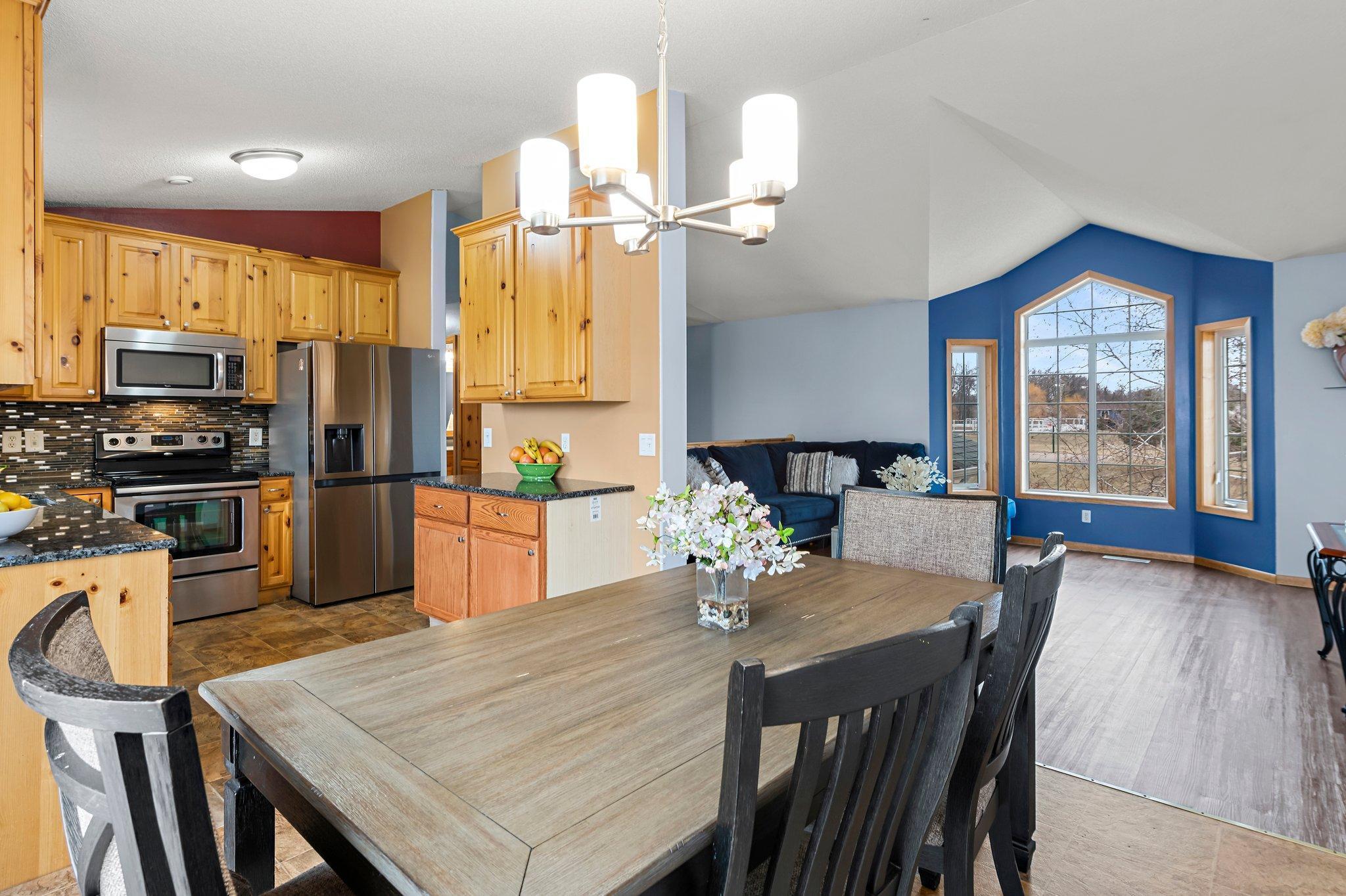 2204 Greenbriar Court