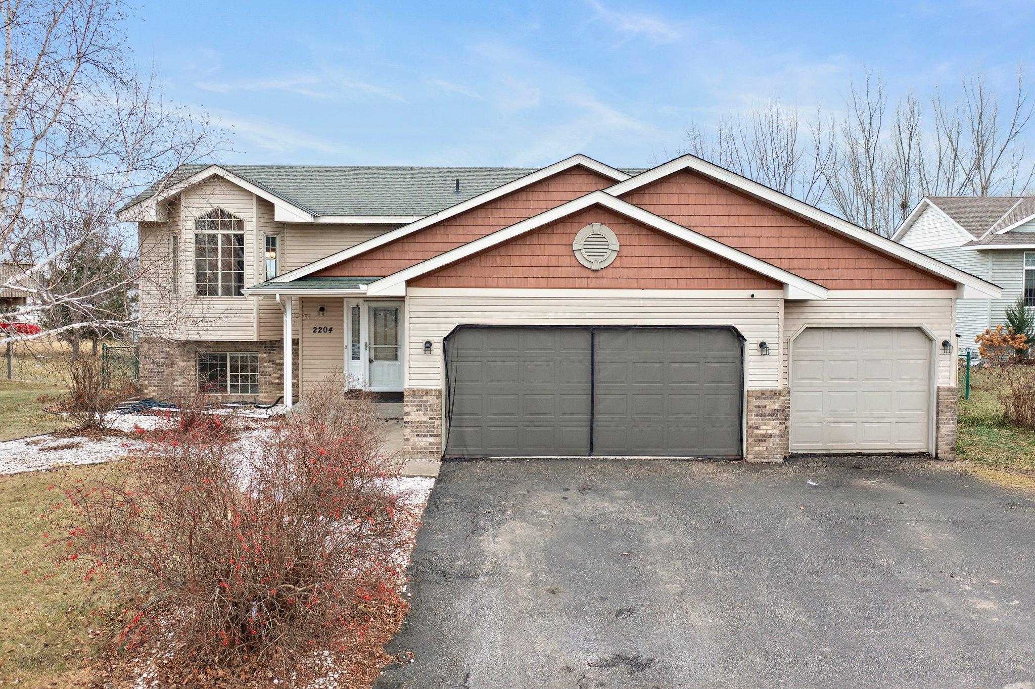 2204 Greenbriar Court