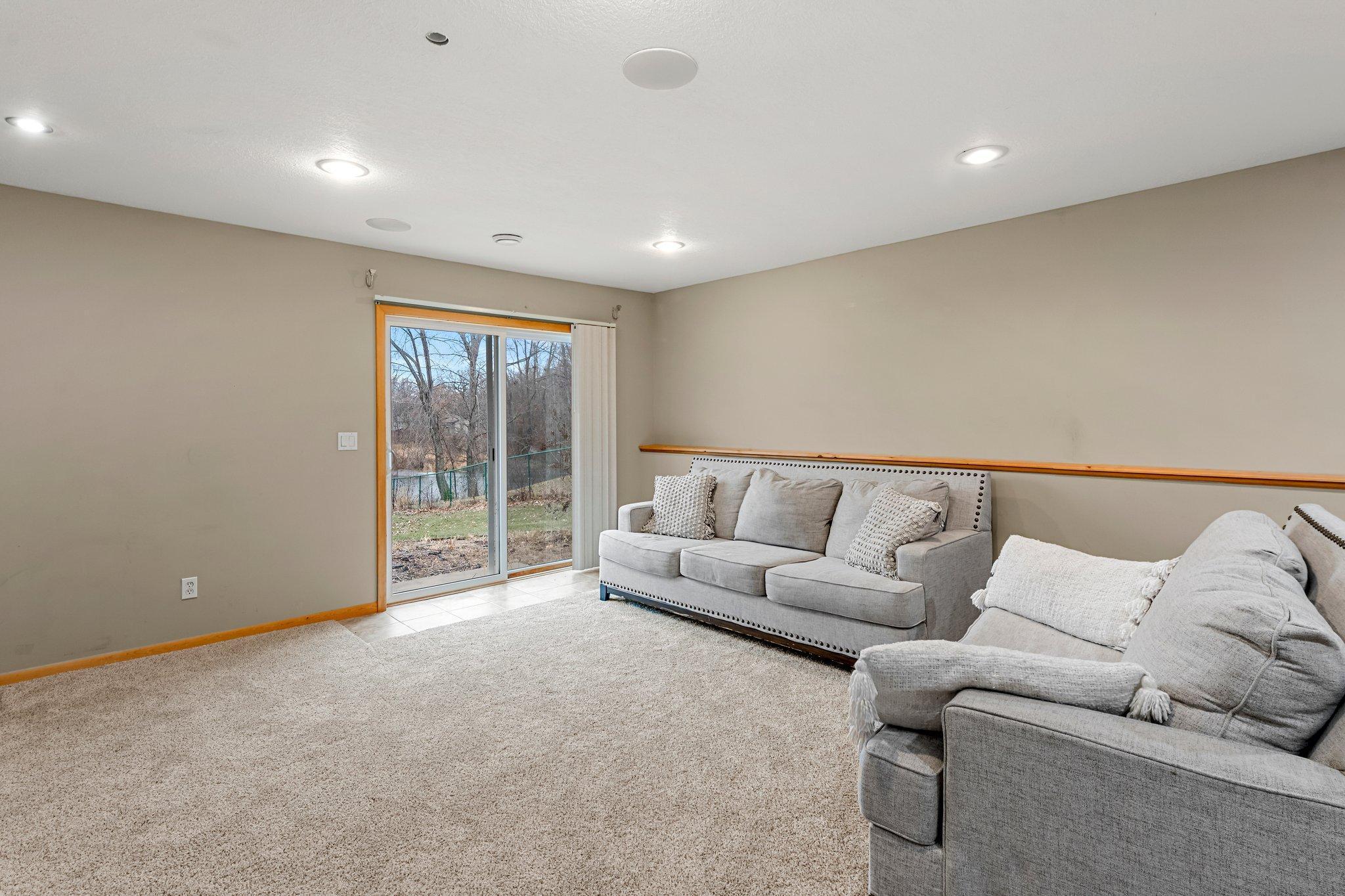 2204 Greenbriar Court