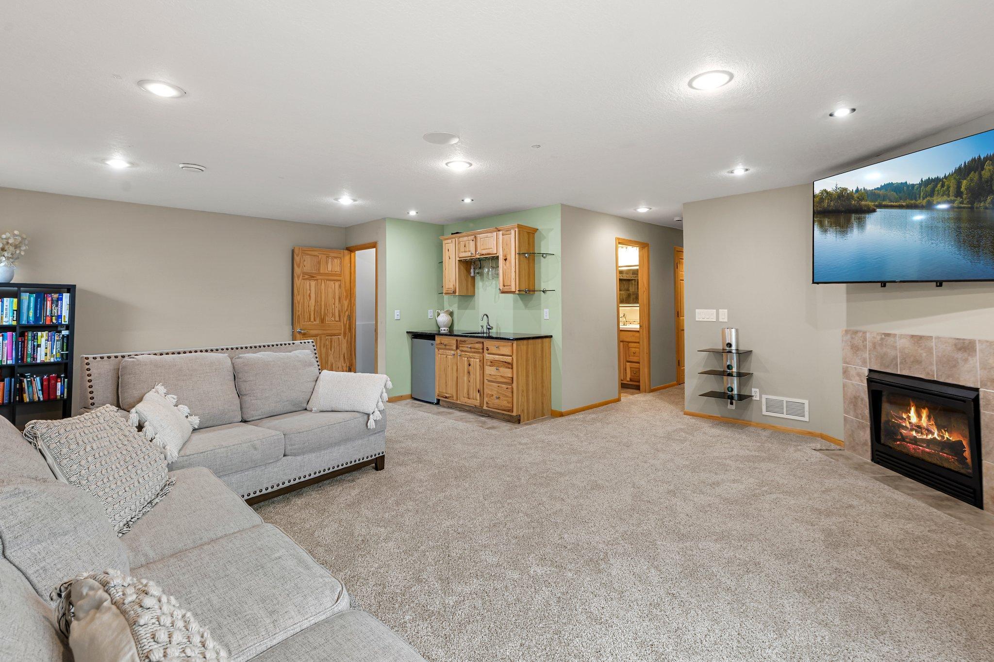 2204 Greenbriar Court