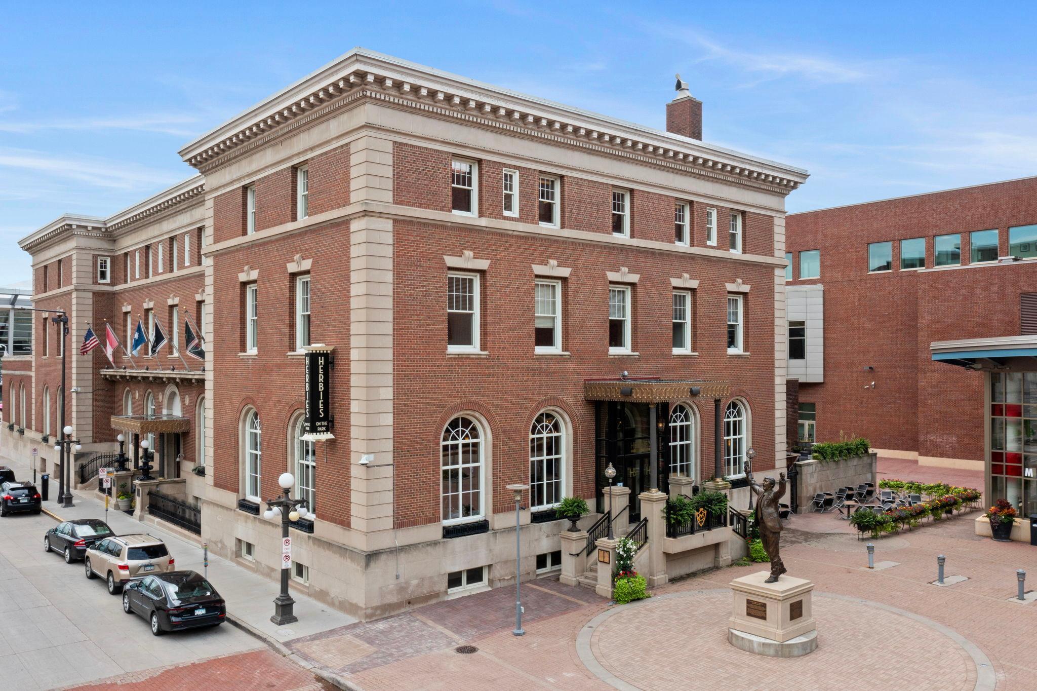 350 Saint Peter Street Unit: 1104