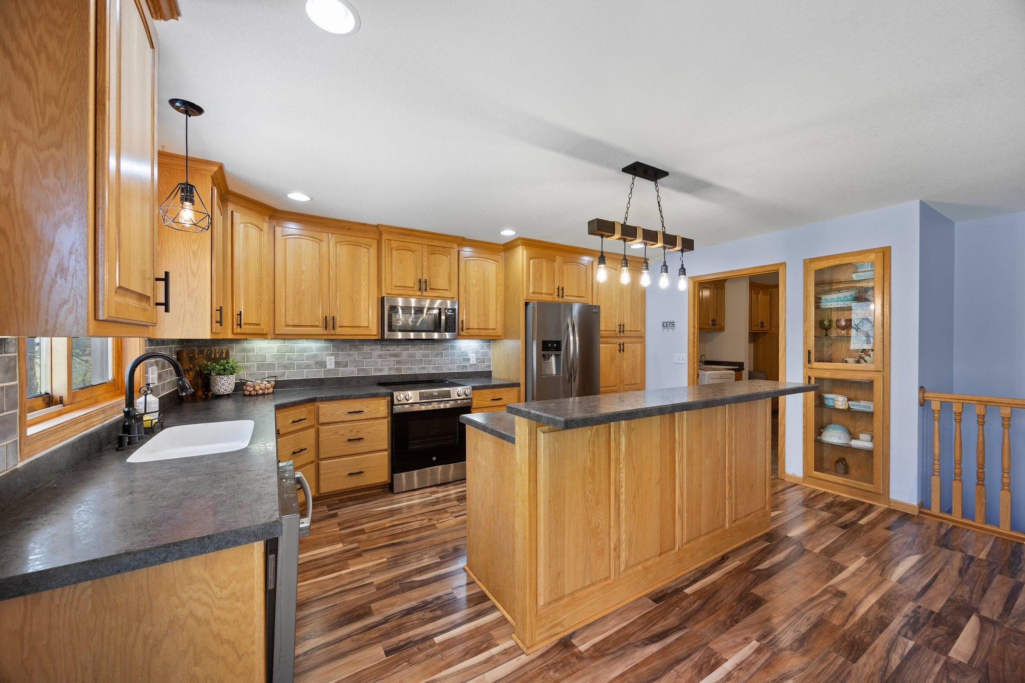 9527 253rd Avenue NW