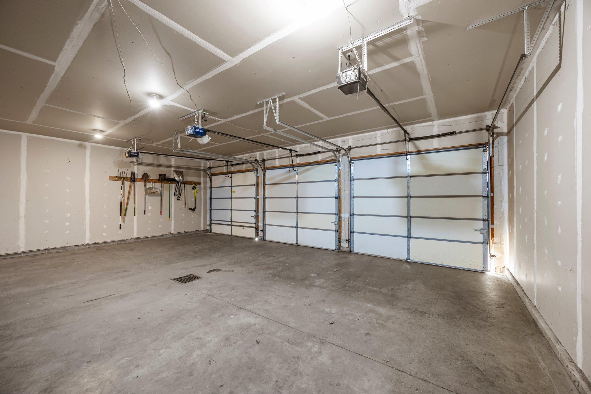 9527 253rd Avenue NW