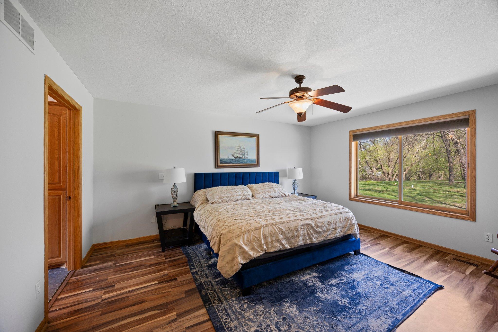 9527 253rd Avenue NW