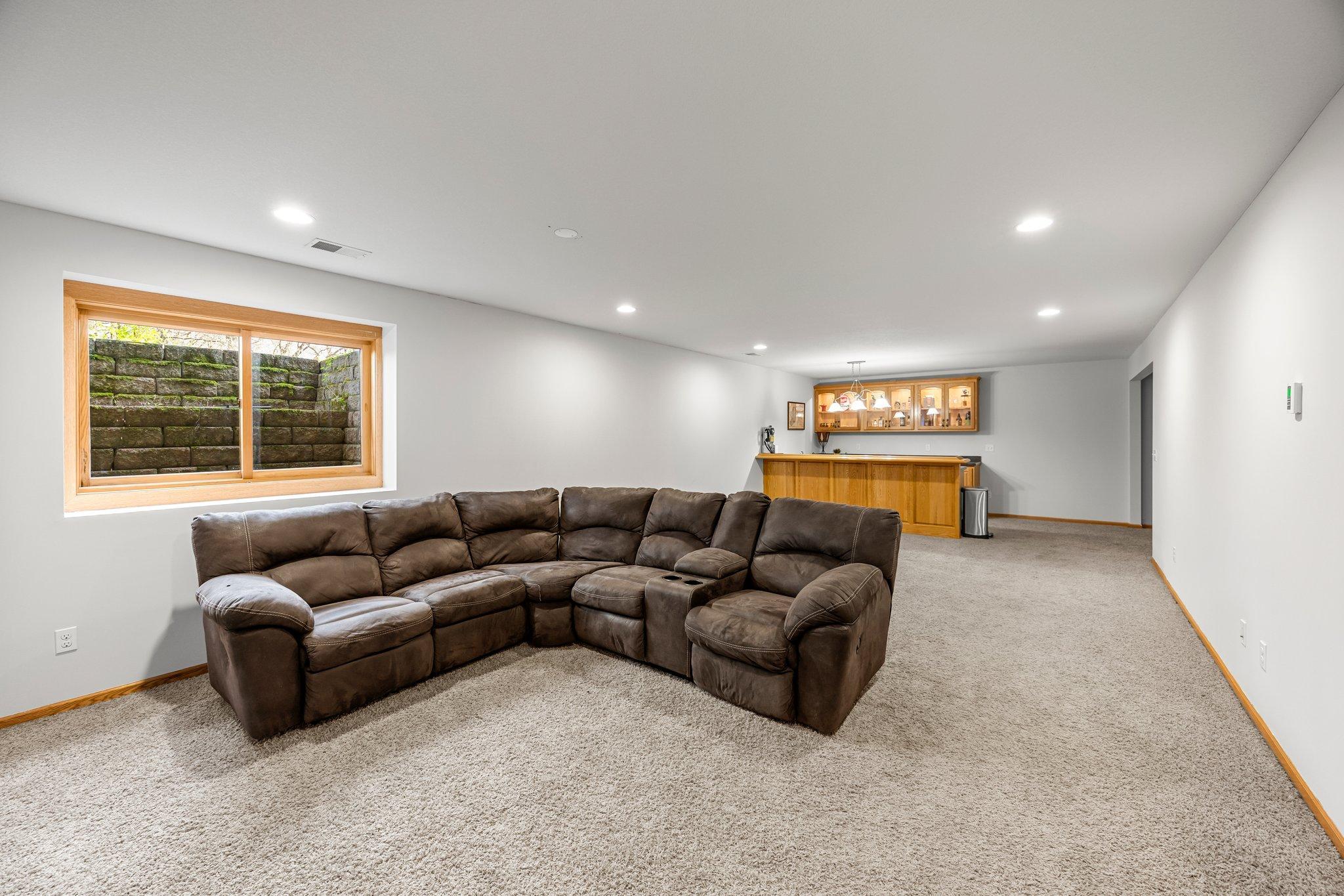 9527 253rd Avenue NW