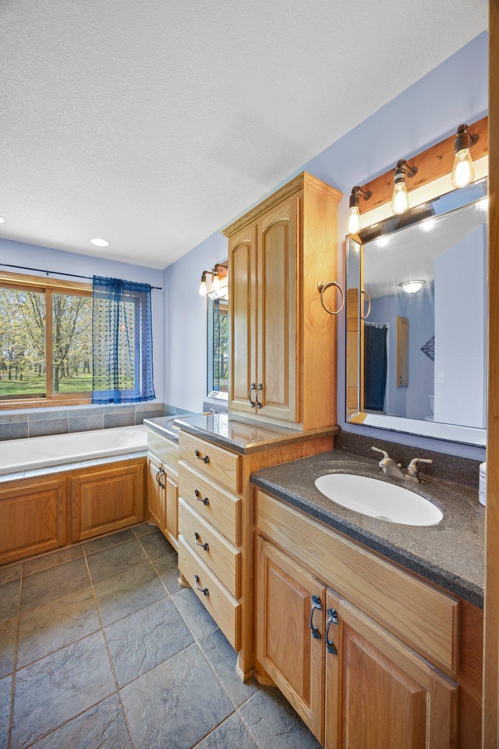 9527 253rd Avenue NW