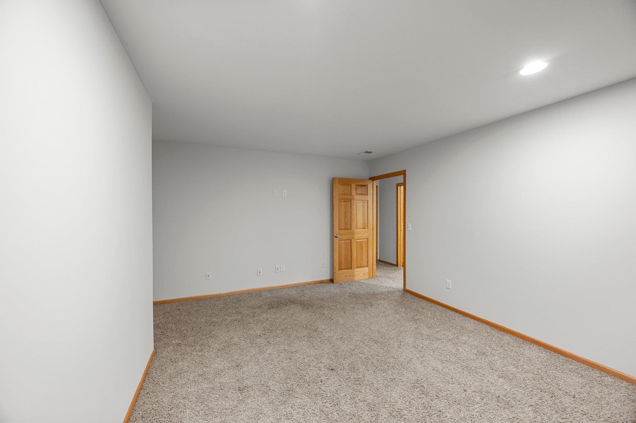 9527 253rd Avenue NW