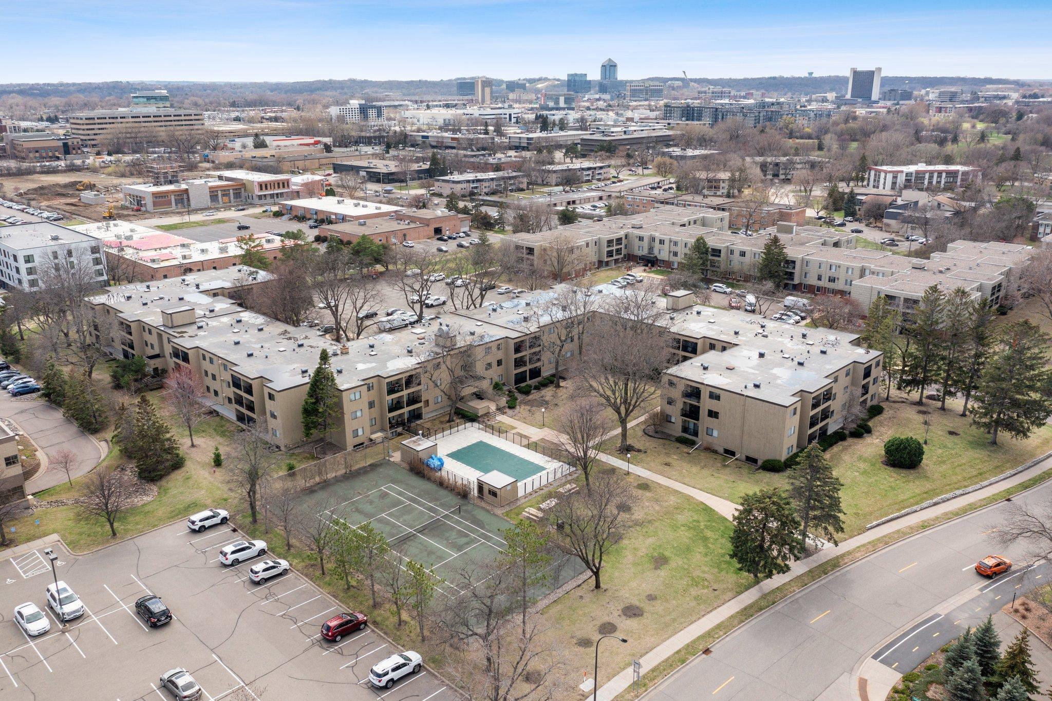 4101 Parklawn Avenue Unit: 129