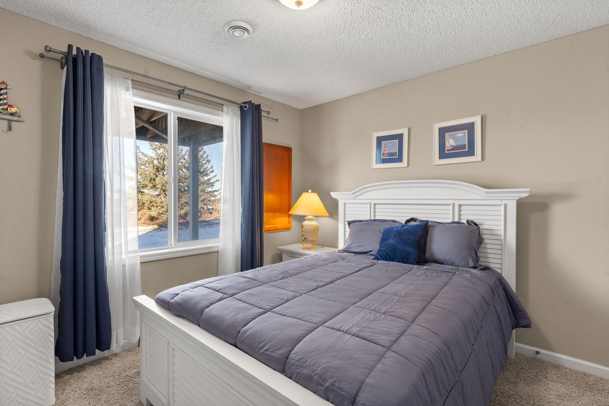 2606 Waterfall Way NW